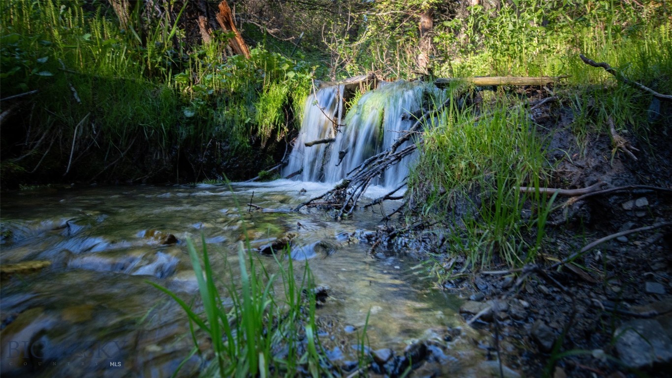 3525 and 3517 Claim Creek