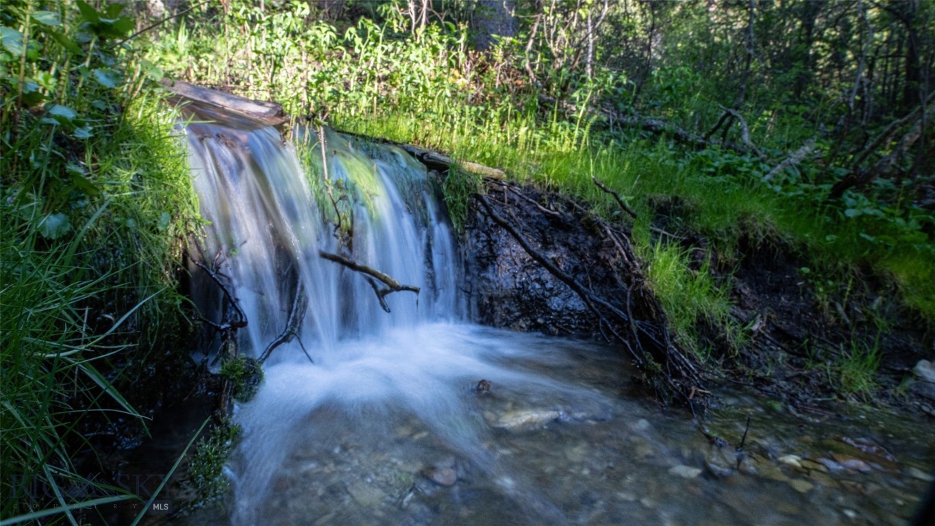3525 and 3517 Claim Creek
