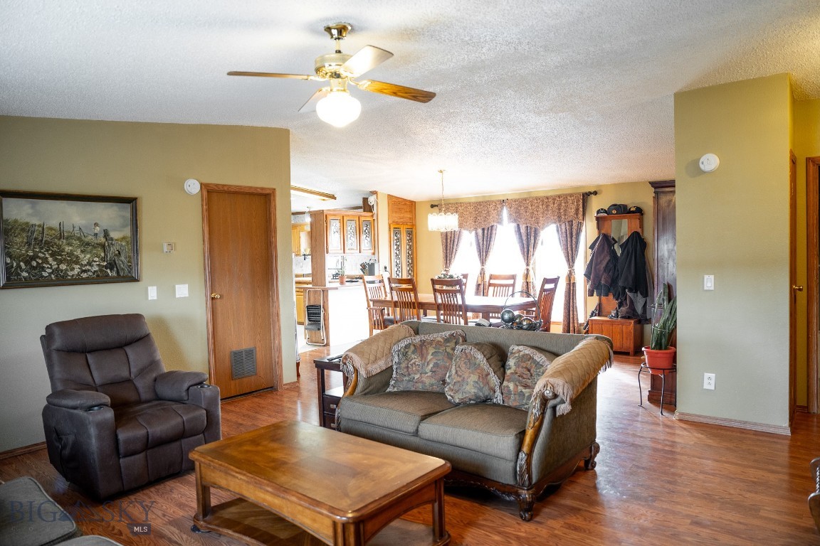 2440 US Highway 89 N