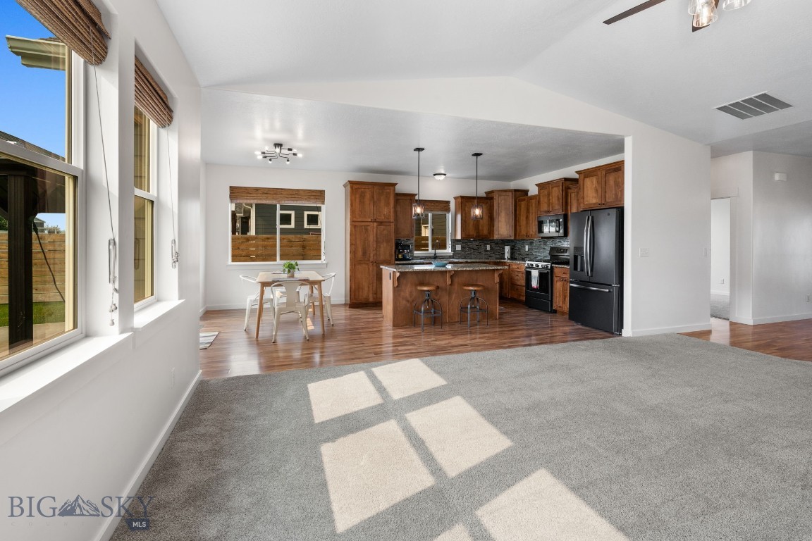 675 Stewart Loop