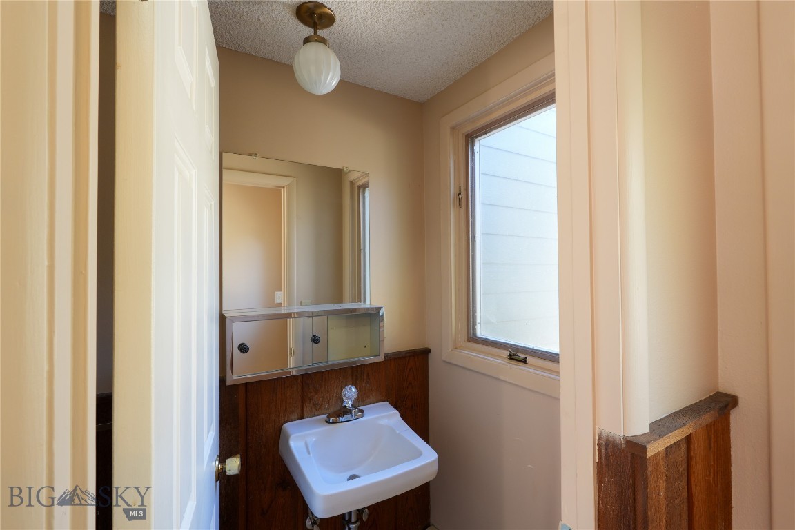 122 S 15th Avenue 6
