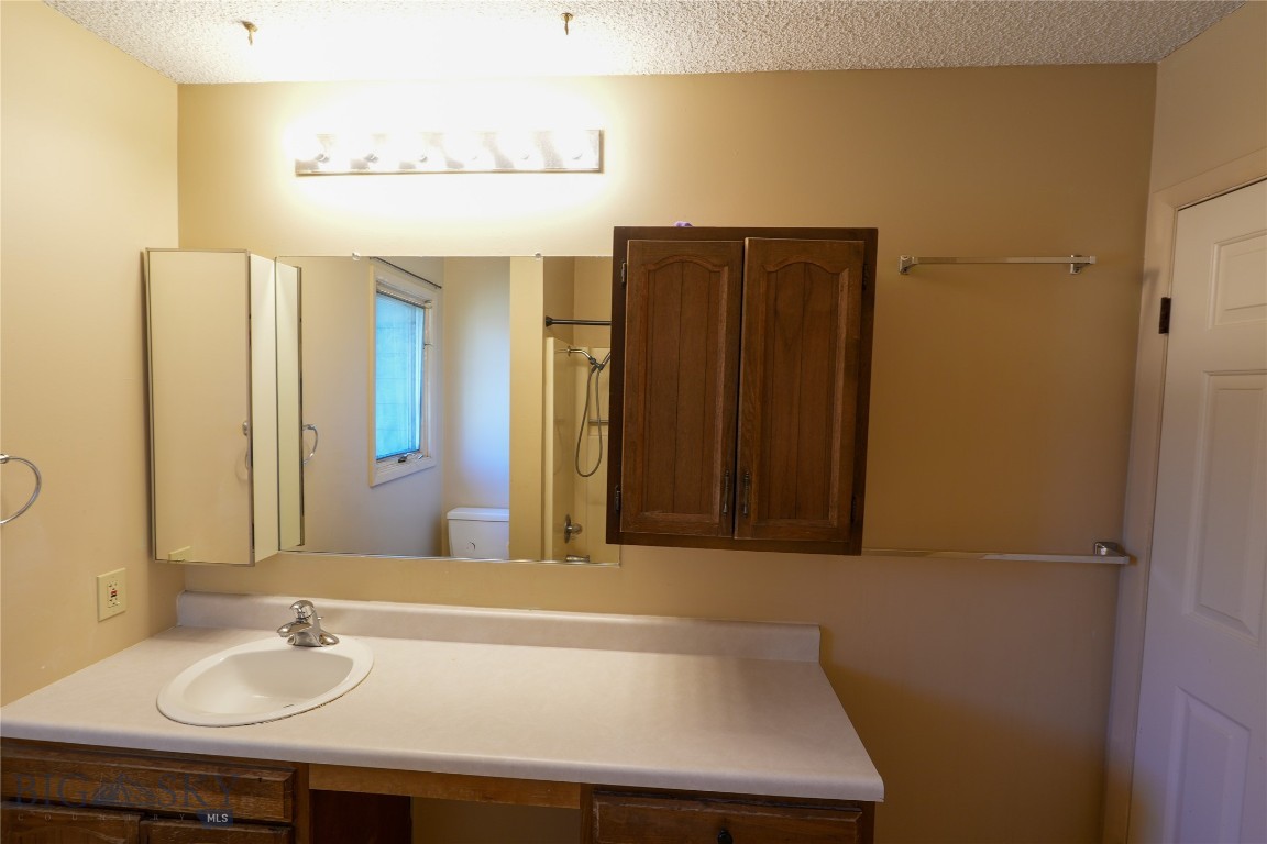 122 S 15th Avenue 6