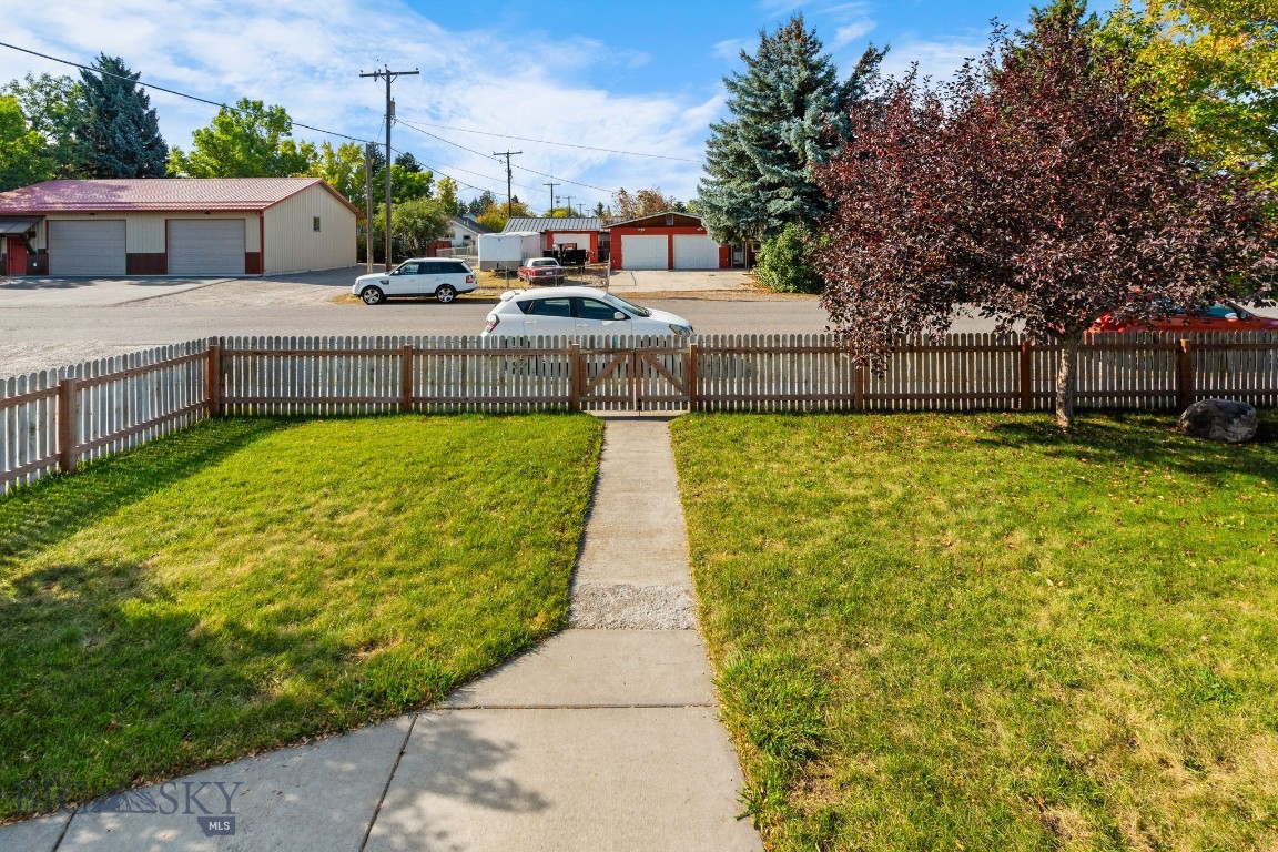 205 W Southview Avenue