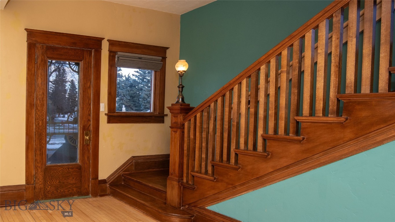 716 Mcleod