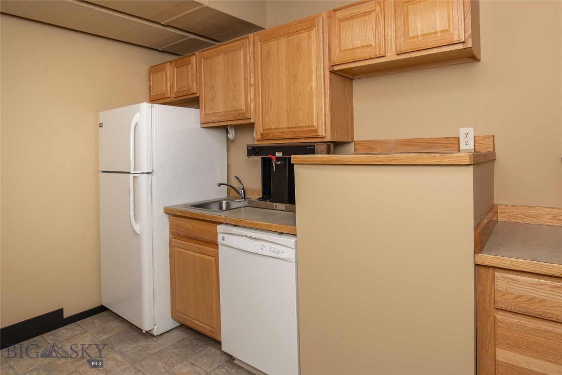 3701 Trakker 1F / 1G