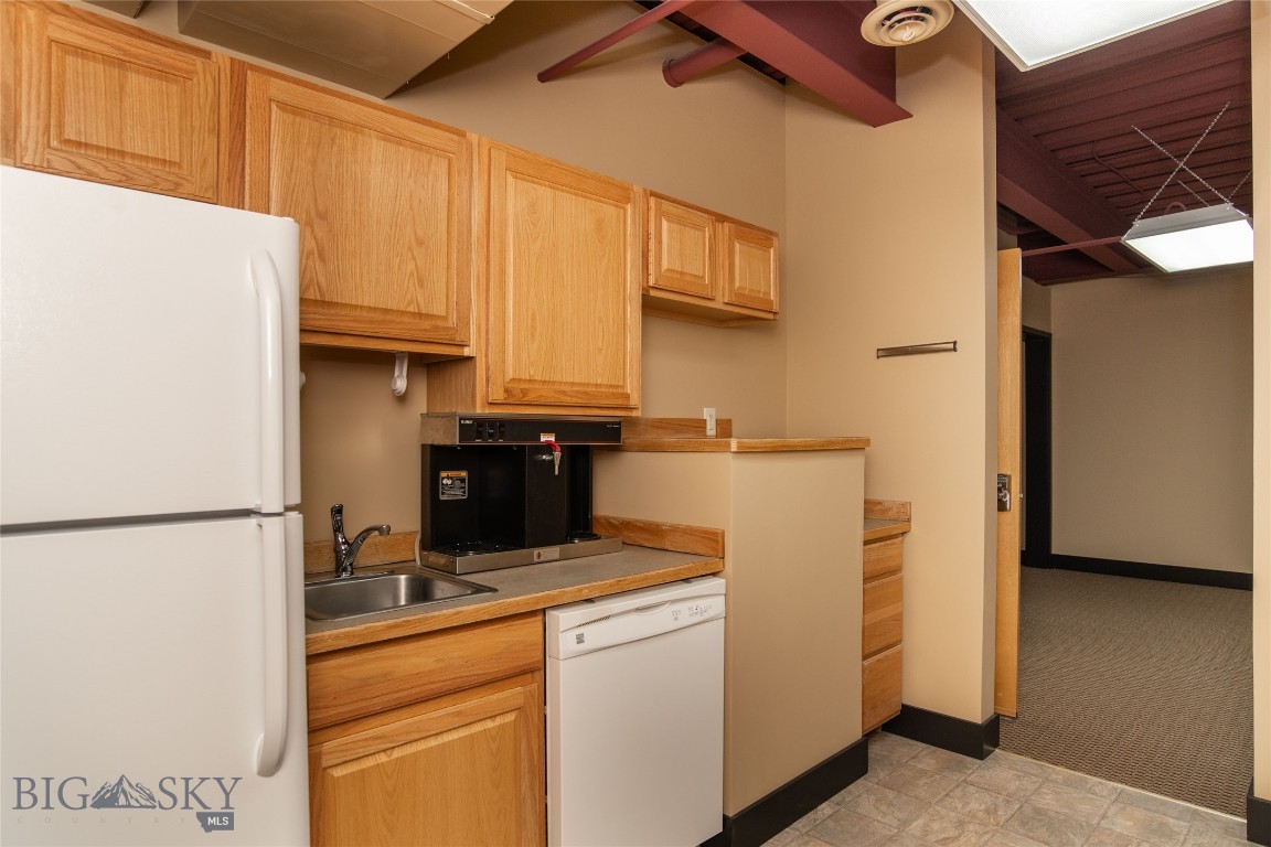 3701 Trakker 1F / 1G