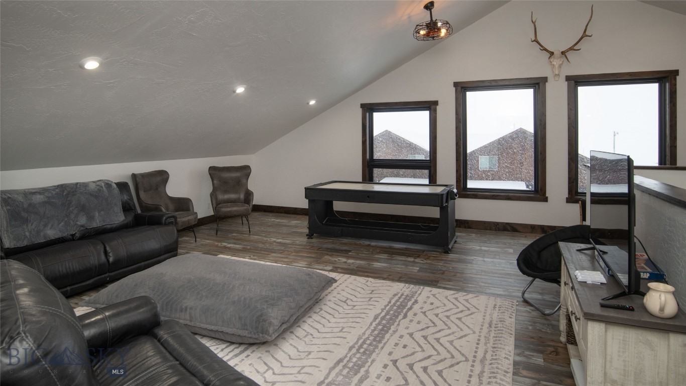 5 Fox Trail Way