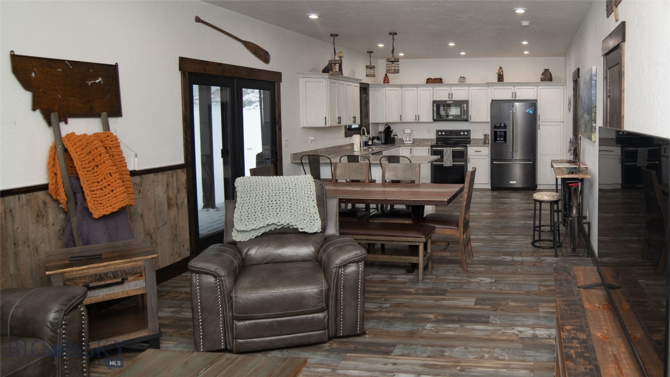 5 Fox Trail Way