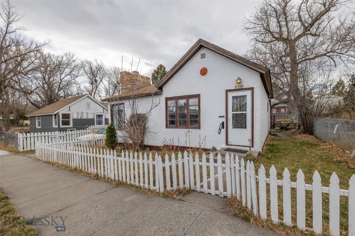226 S E Street