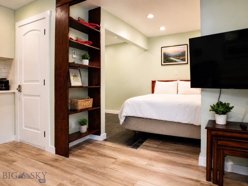 21 SittingBull Road Road 1190