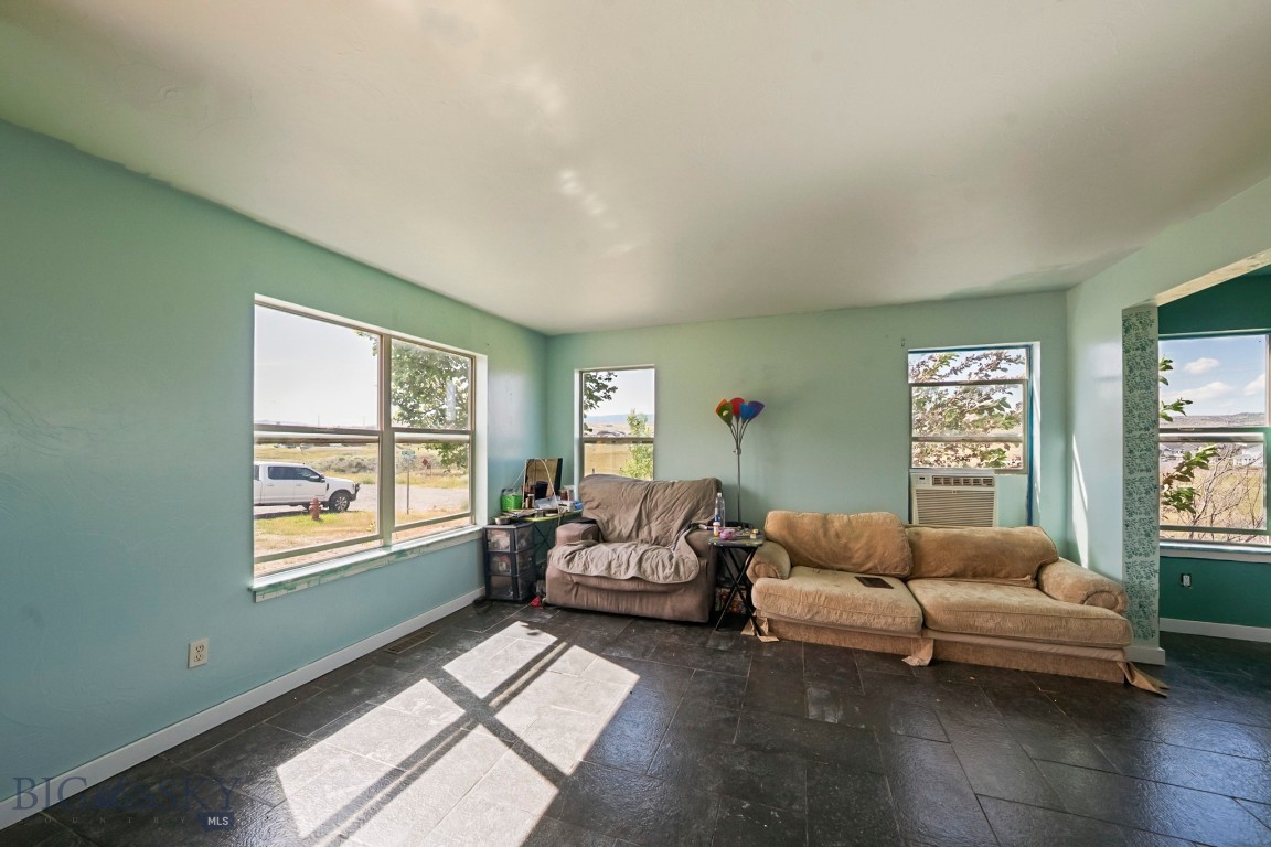 830 N 12th