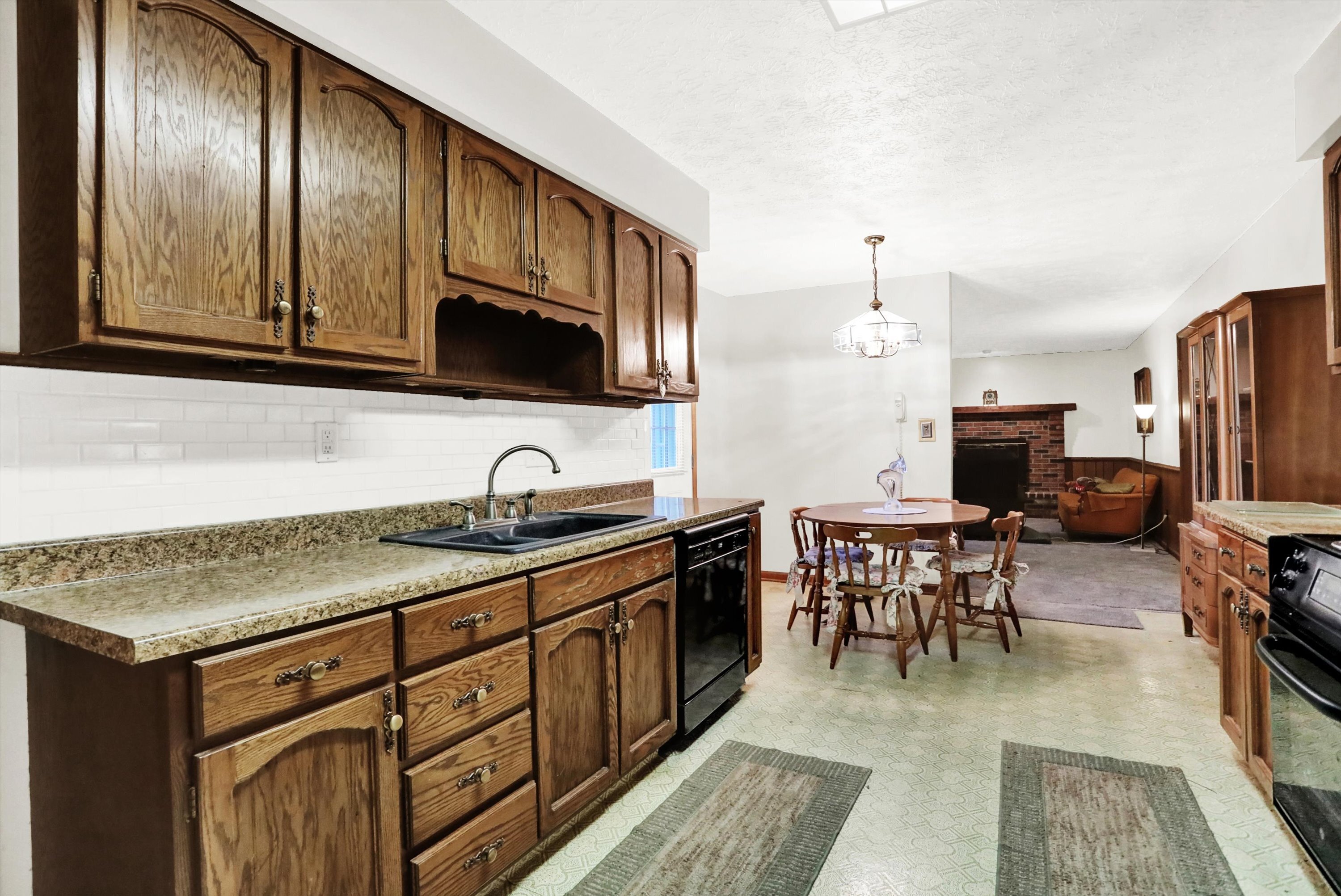 6110 Foxwood Lane