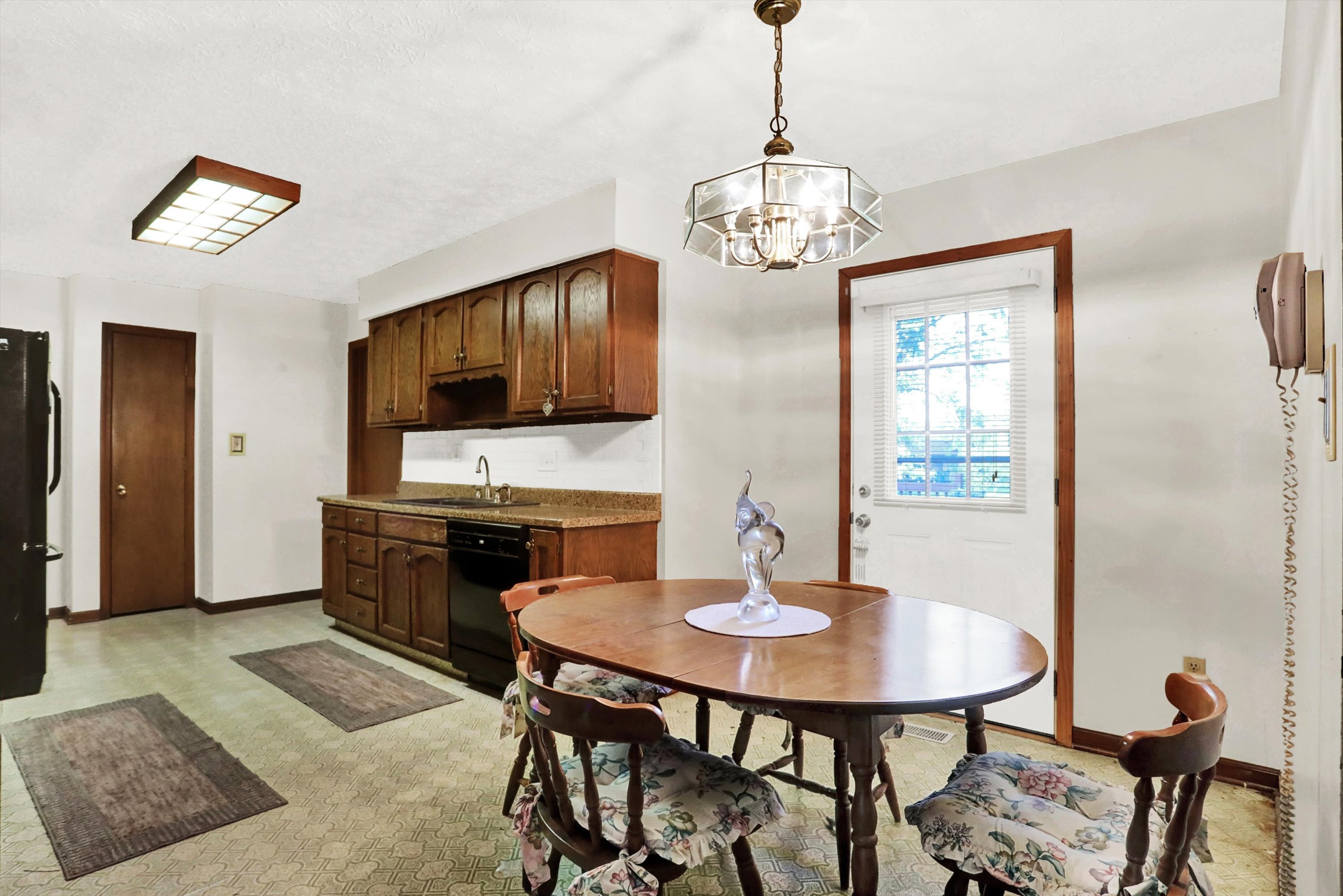 6110 Foxwood Lane