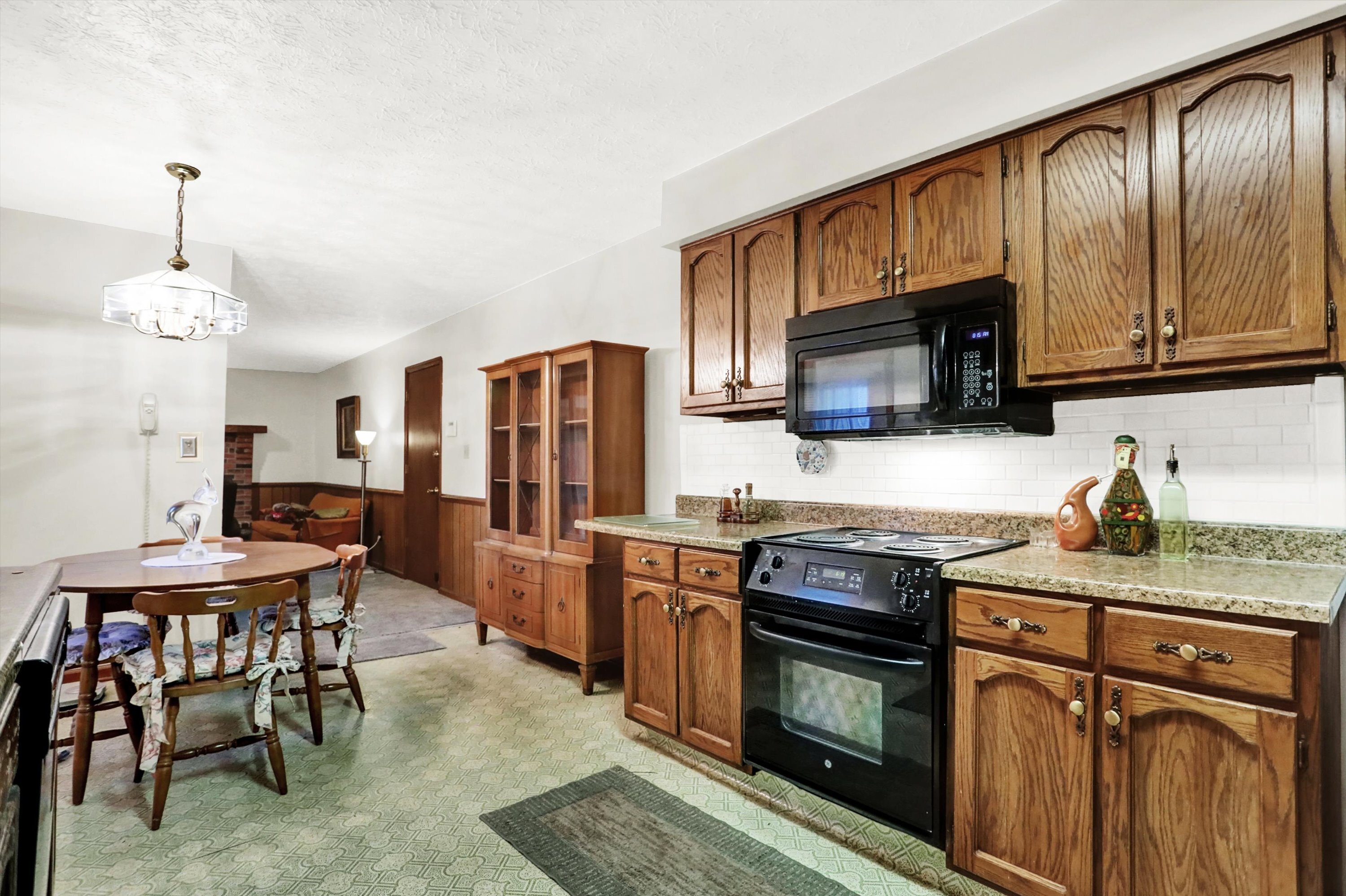 6110 Foxwood Lane