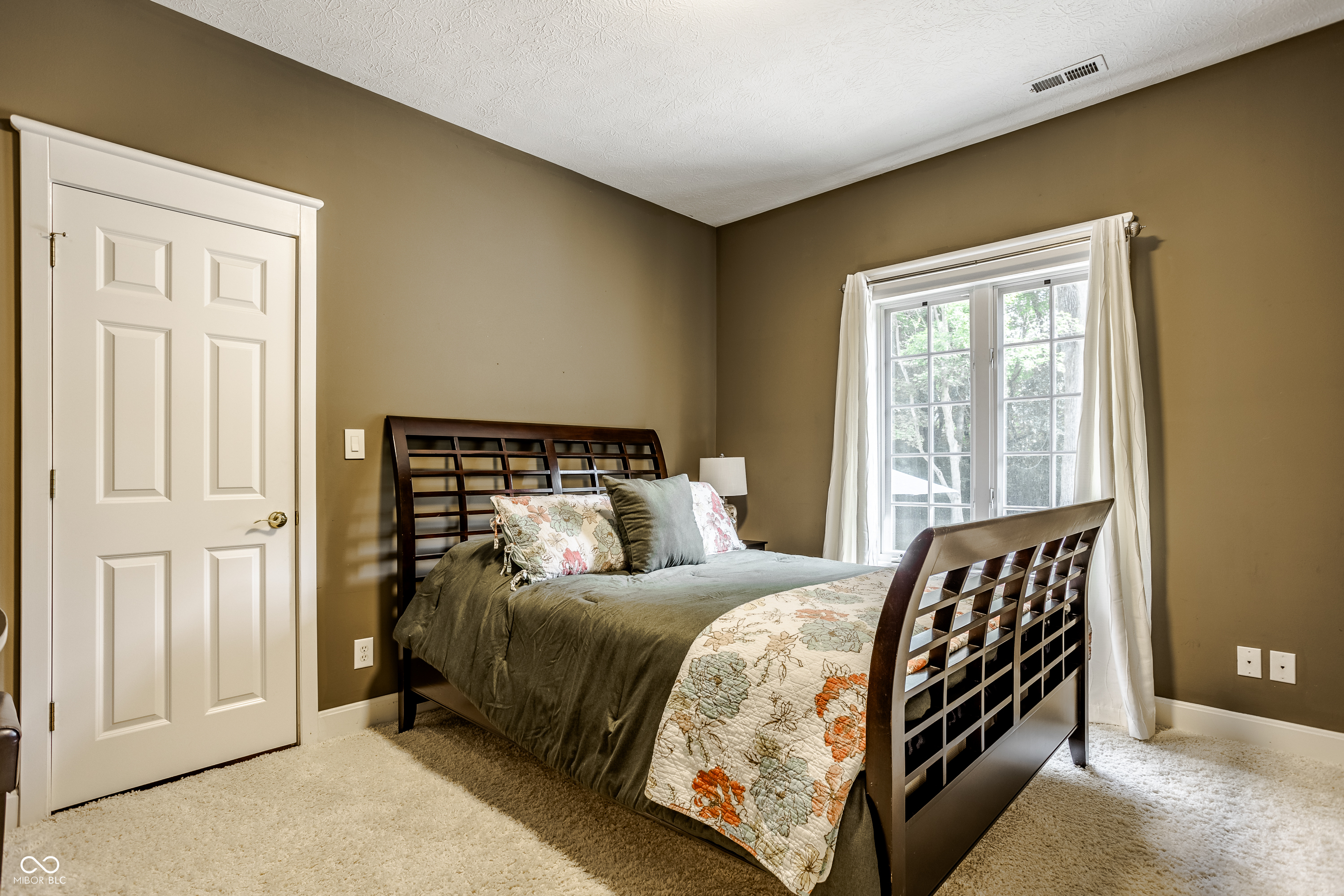 8040 88th Street W
