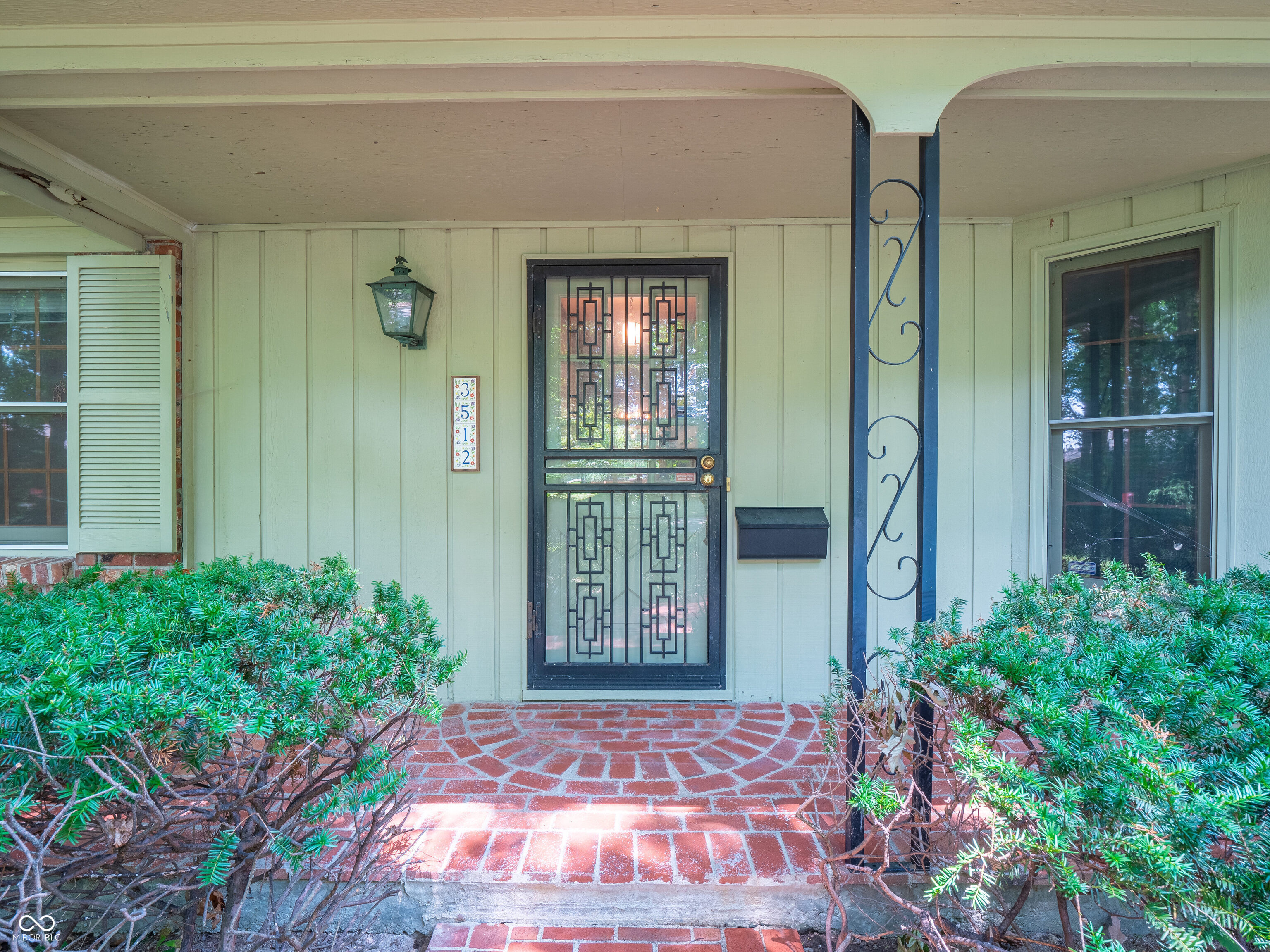 3512 Kenilworth Drive