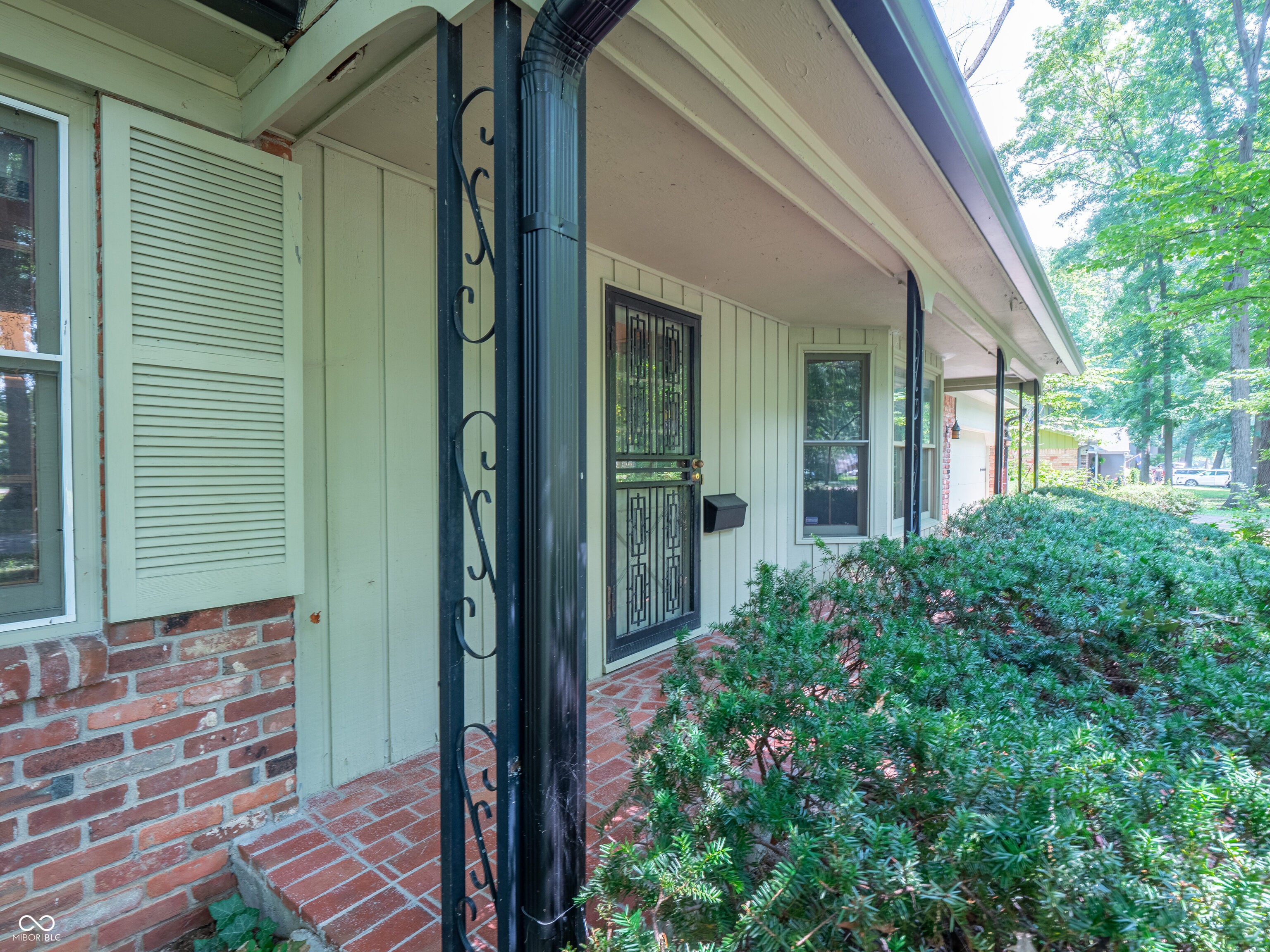 3512 Kenilworth Drive