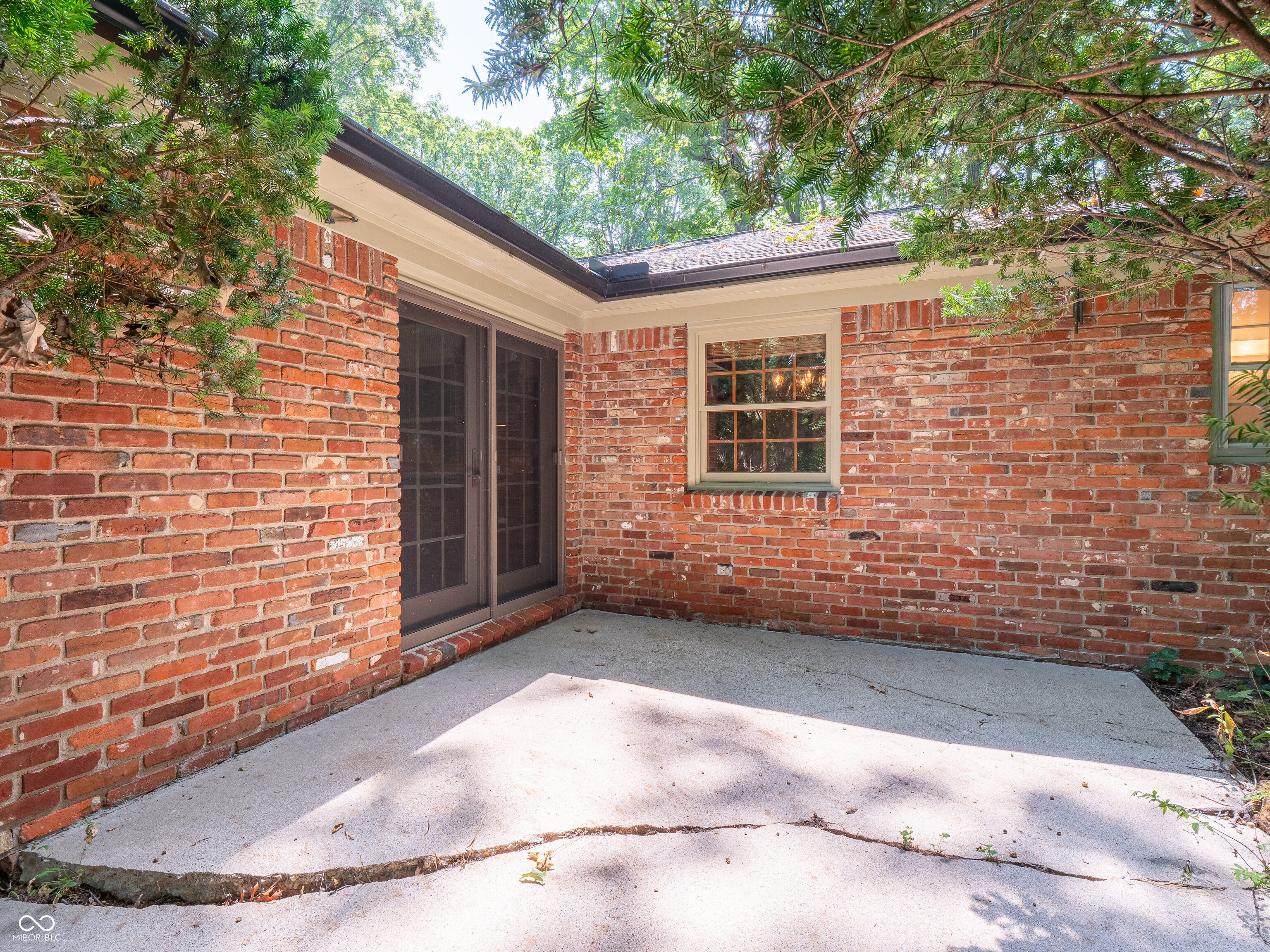 3512 Kenilworth Drive