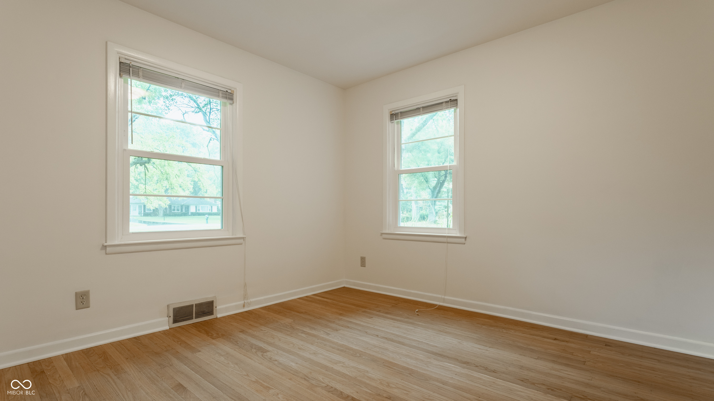 6234 N Tuxedo Street