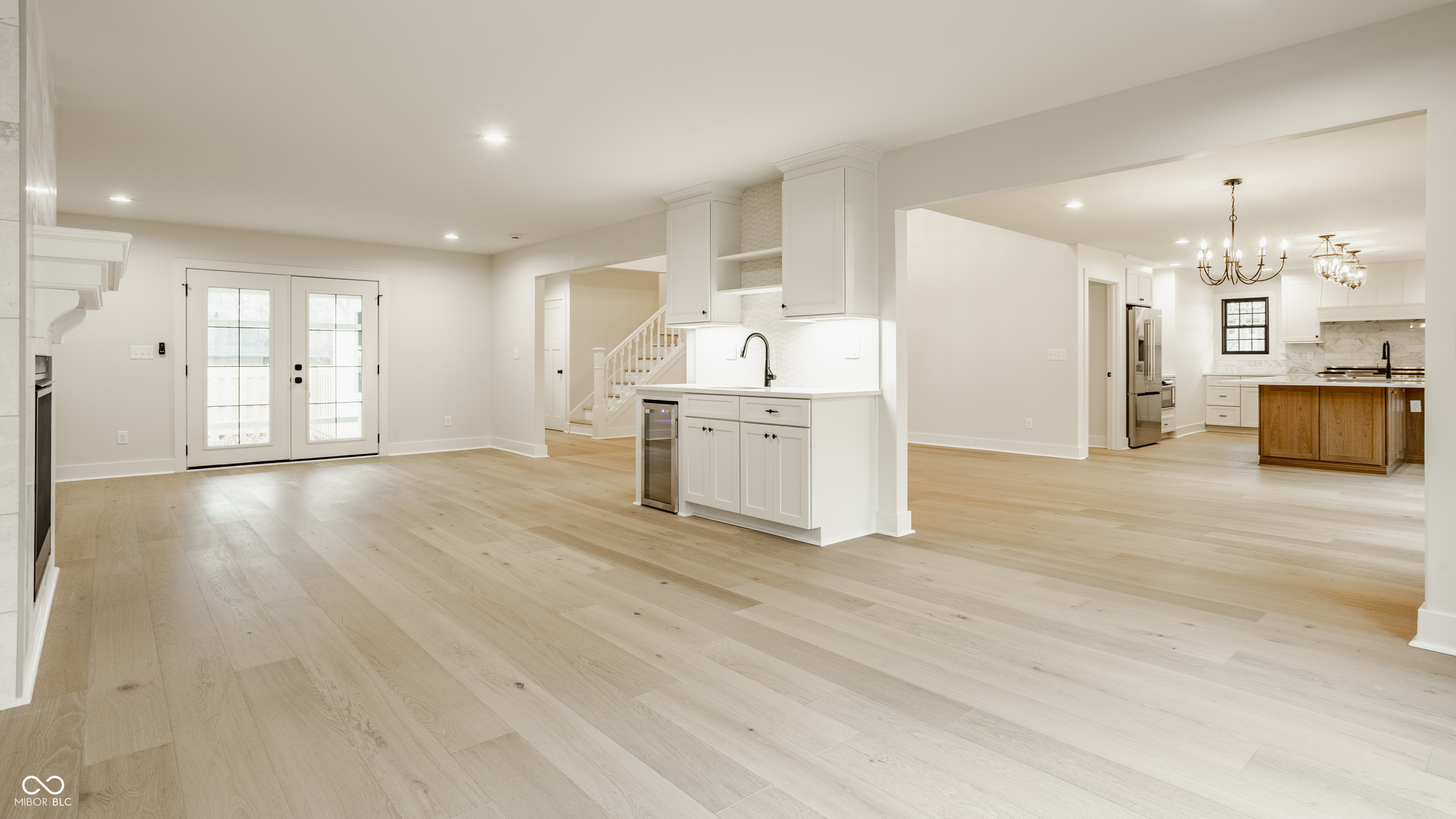 8390 N Illinois Street