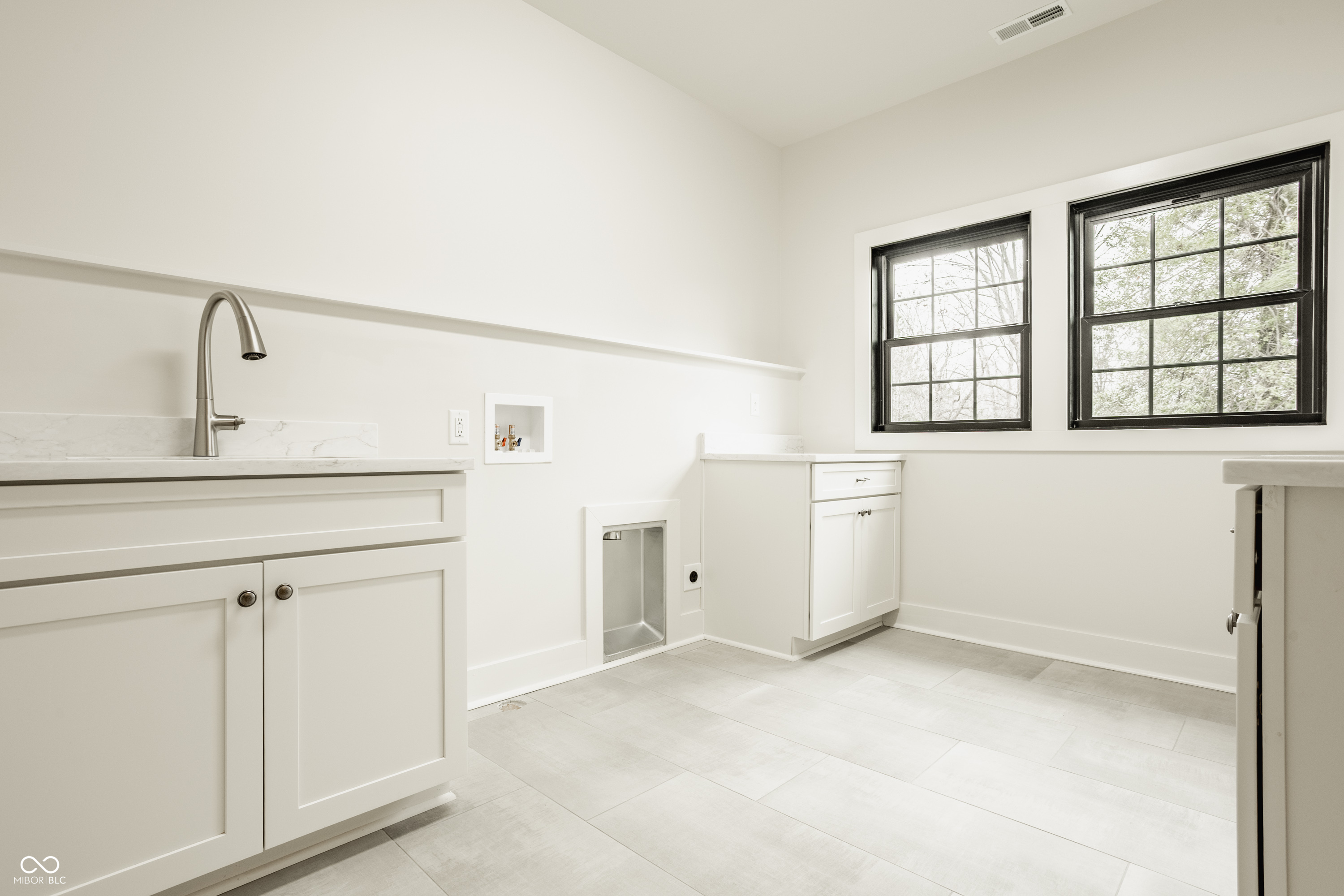 8390 N Illinois Street