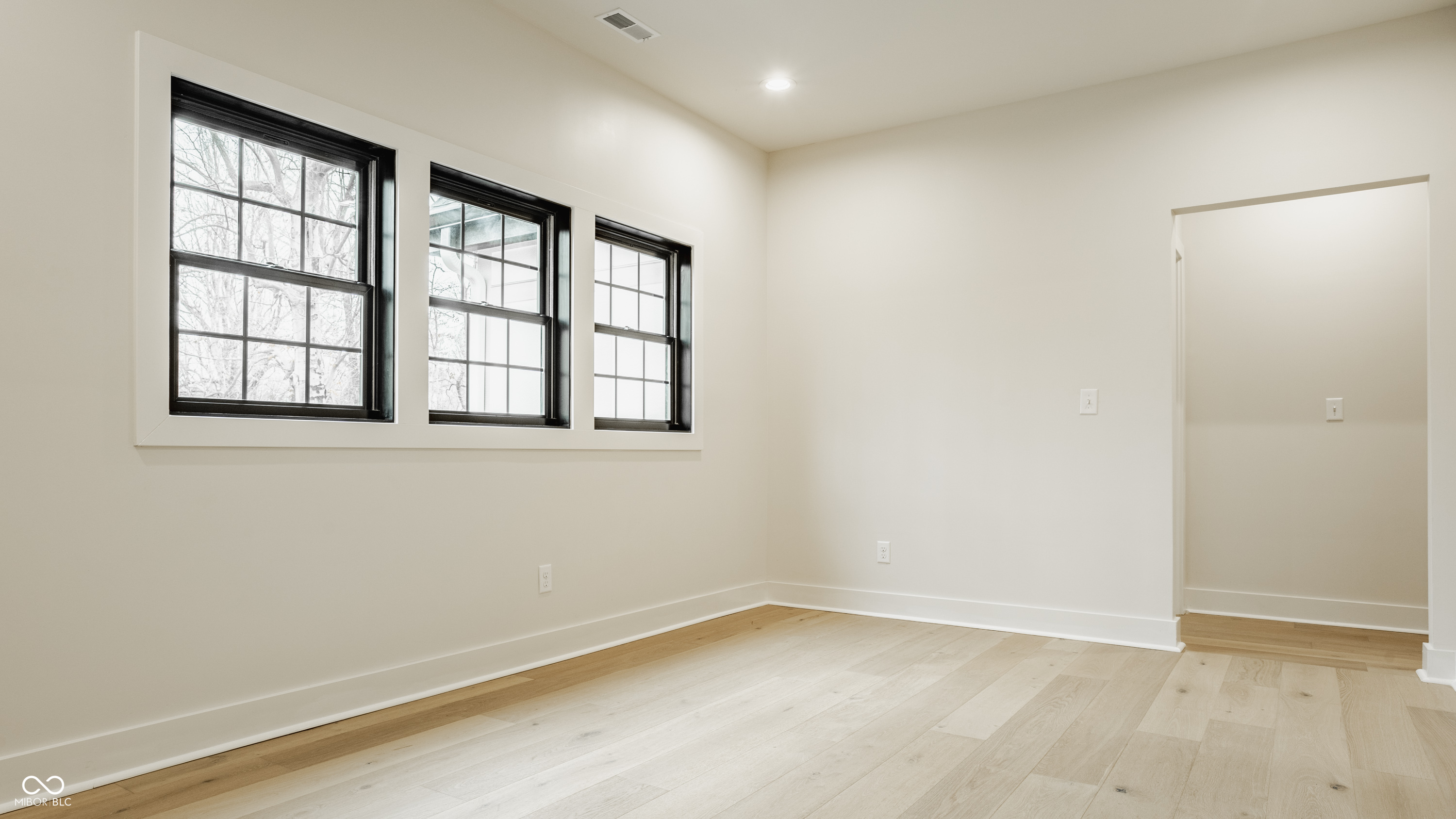 8390 N Illinois Street