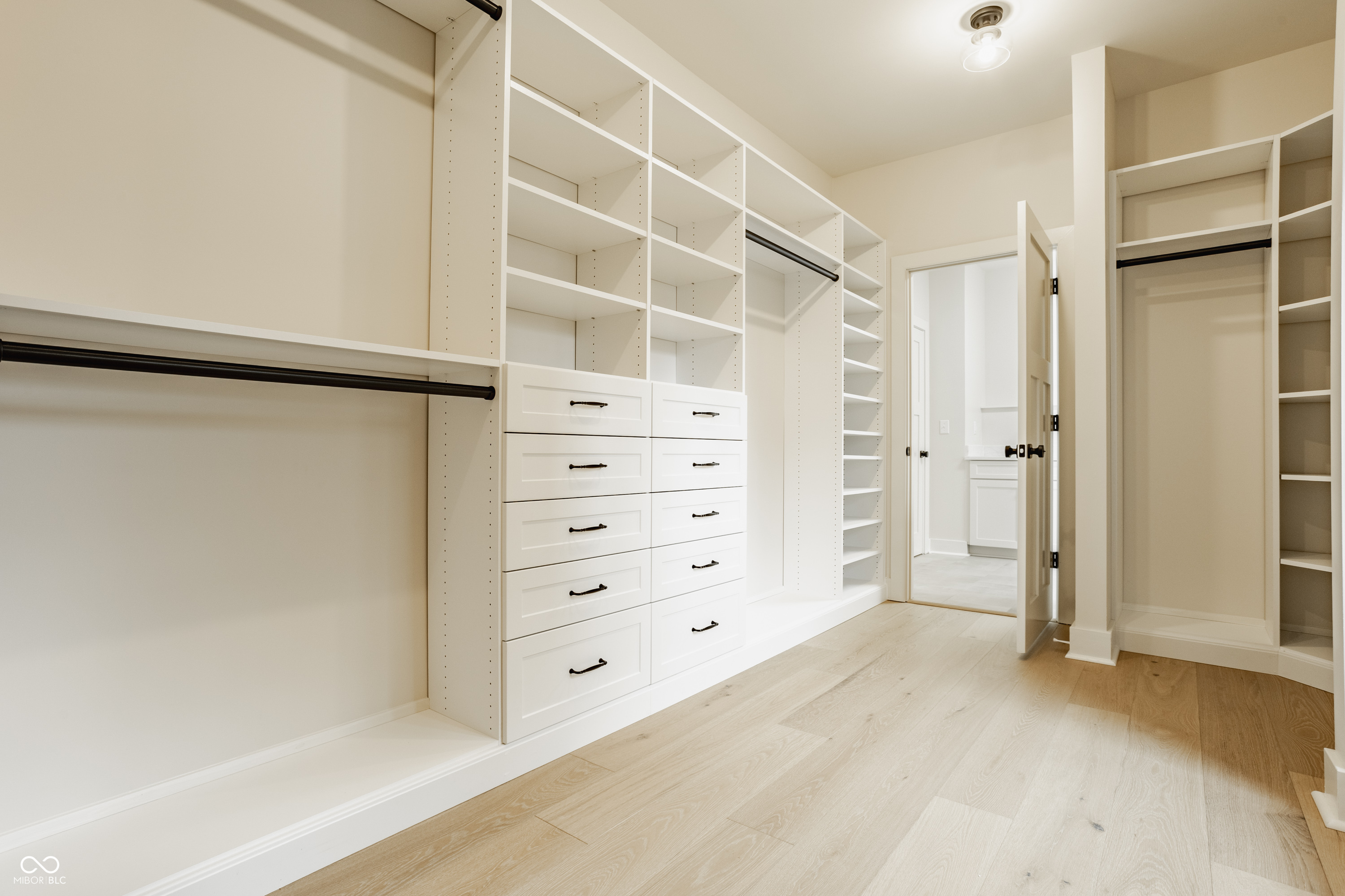 8390 N Illinois Street