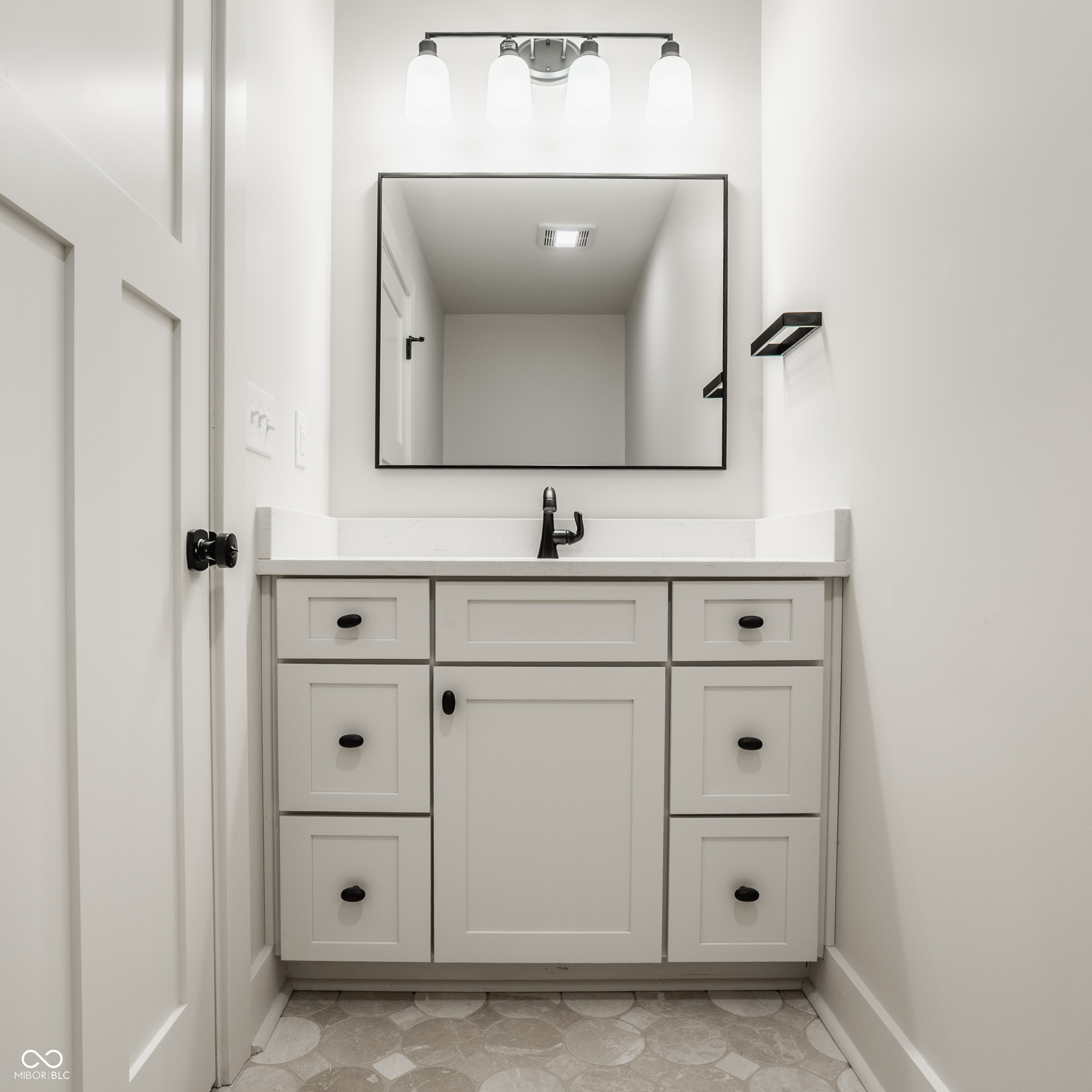 8390 N Illinois Street