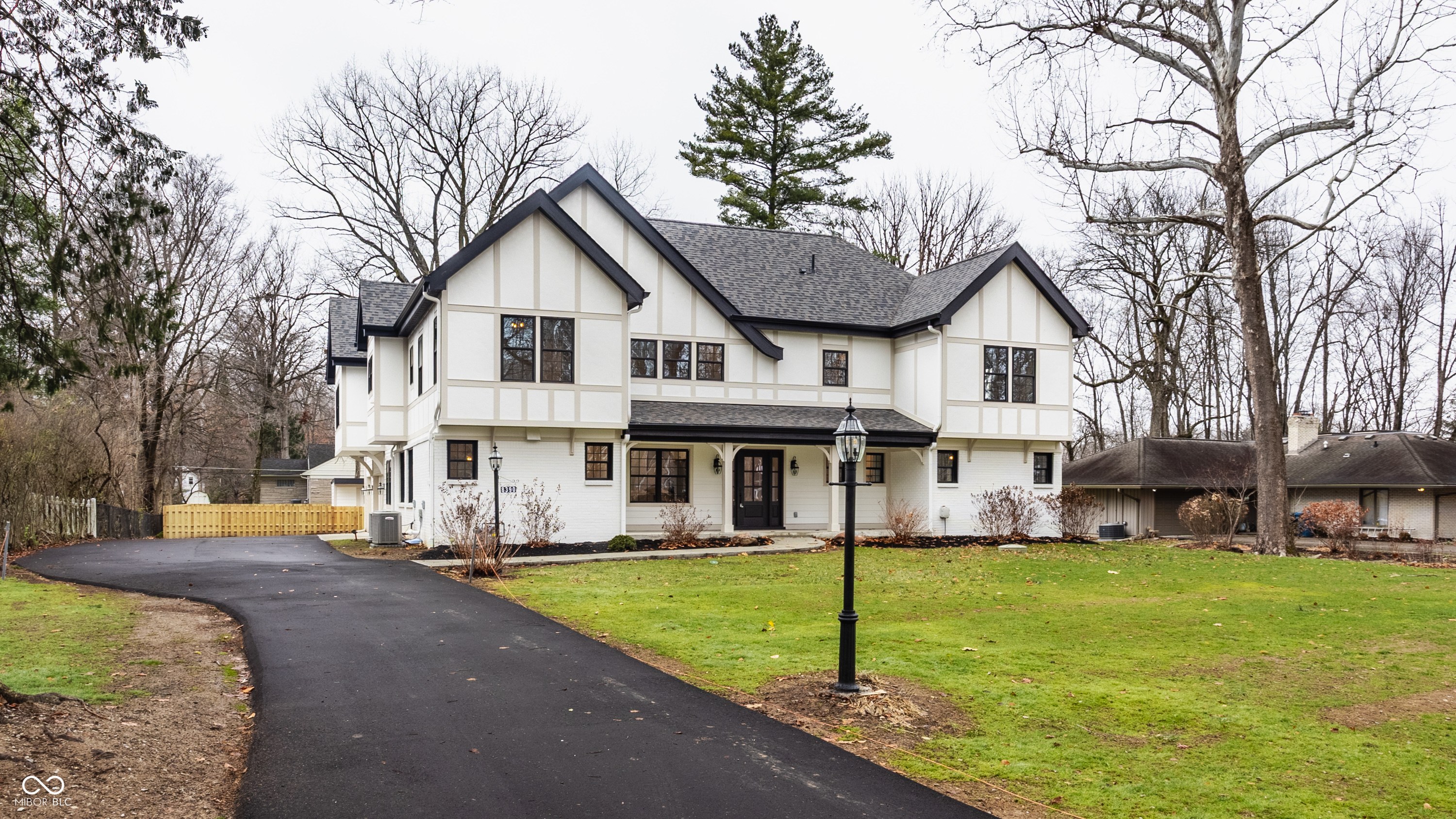 8390 N Illinois Street