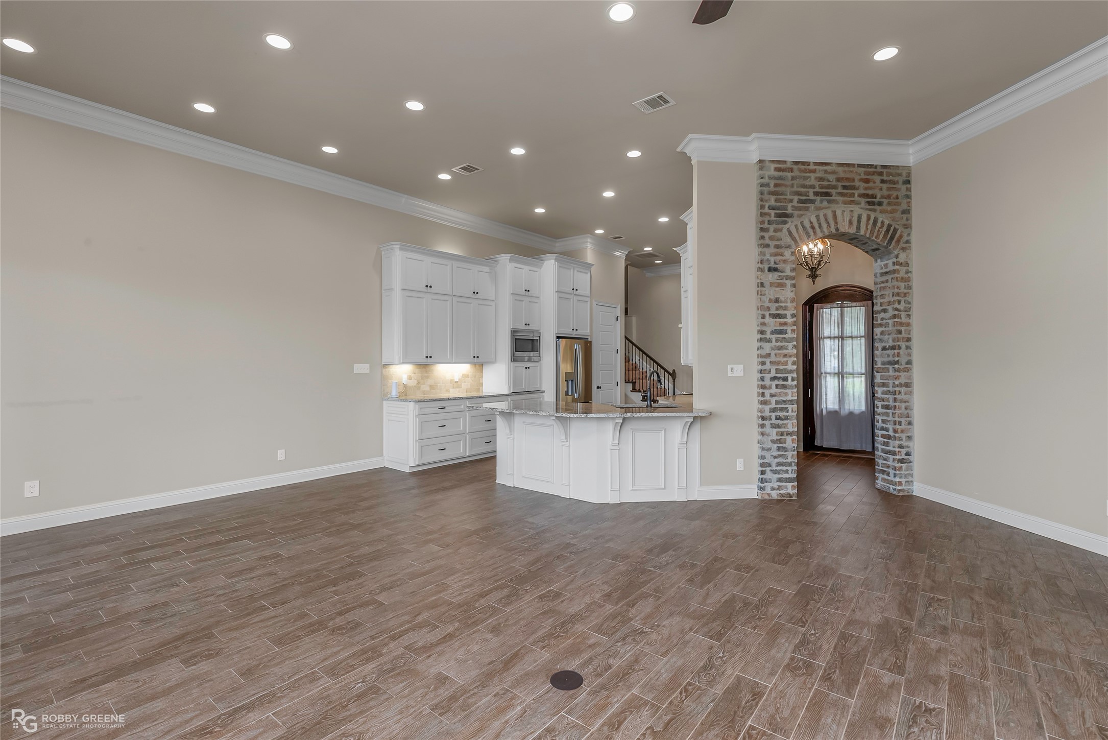 698 Dumaine Drive