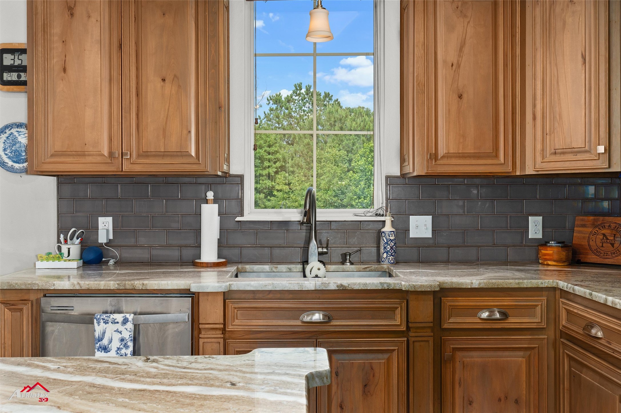 651 Highway 162 Highway