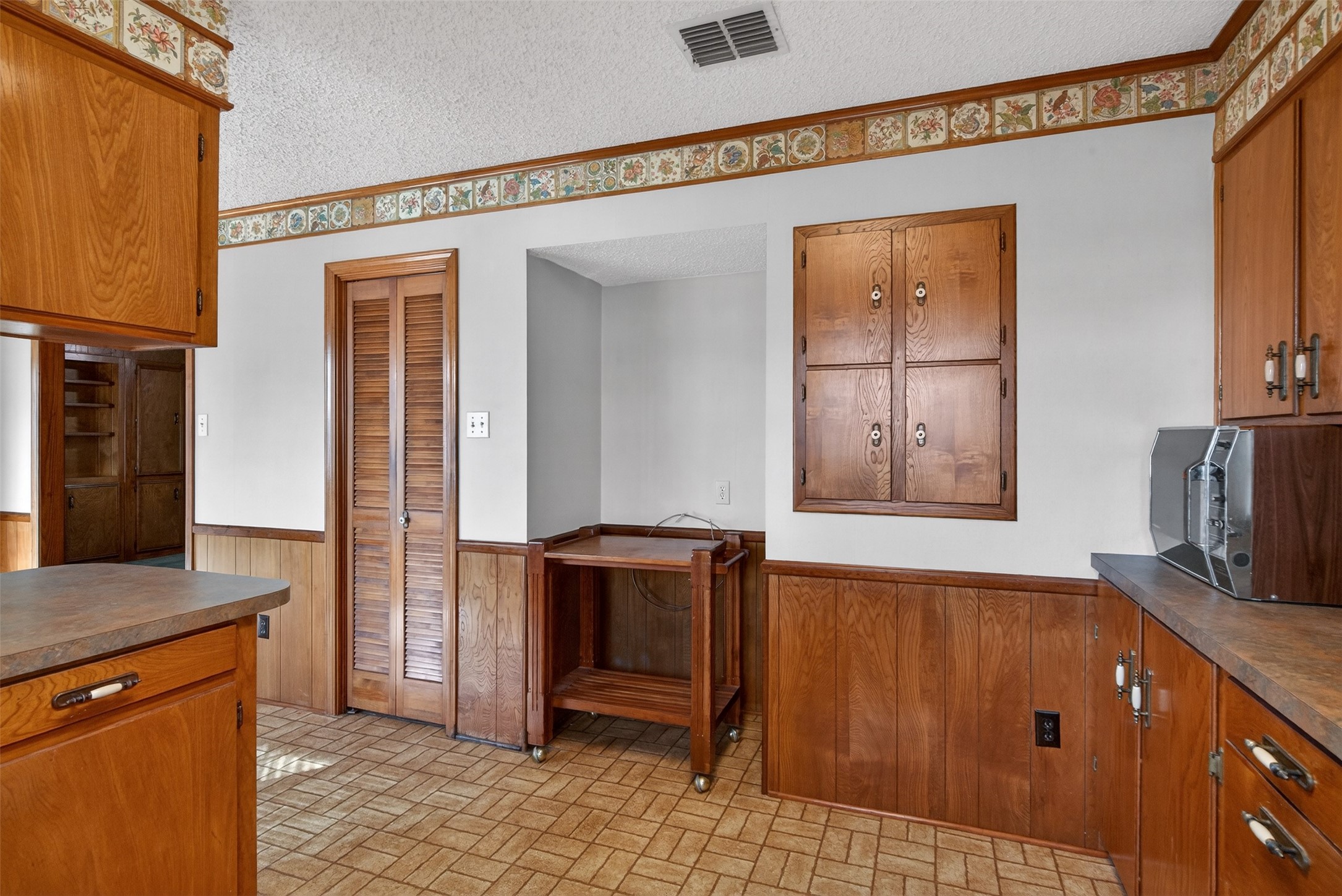 8204 Heatherbrook Circle