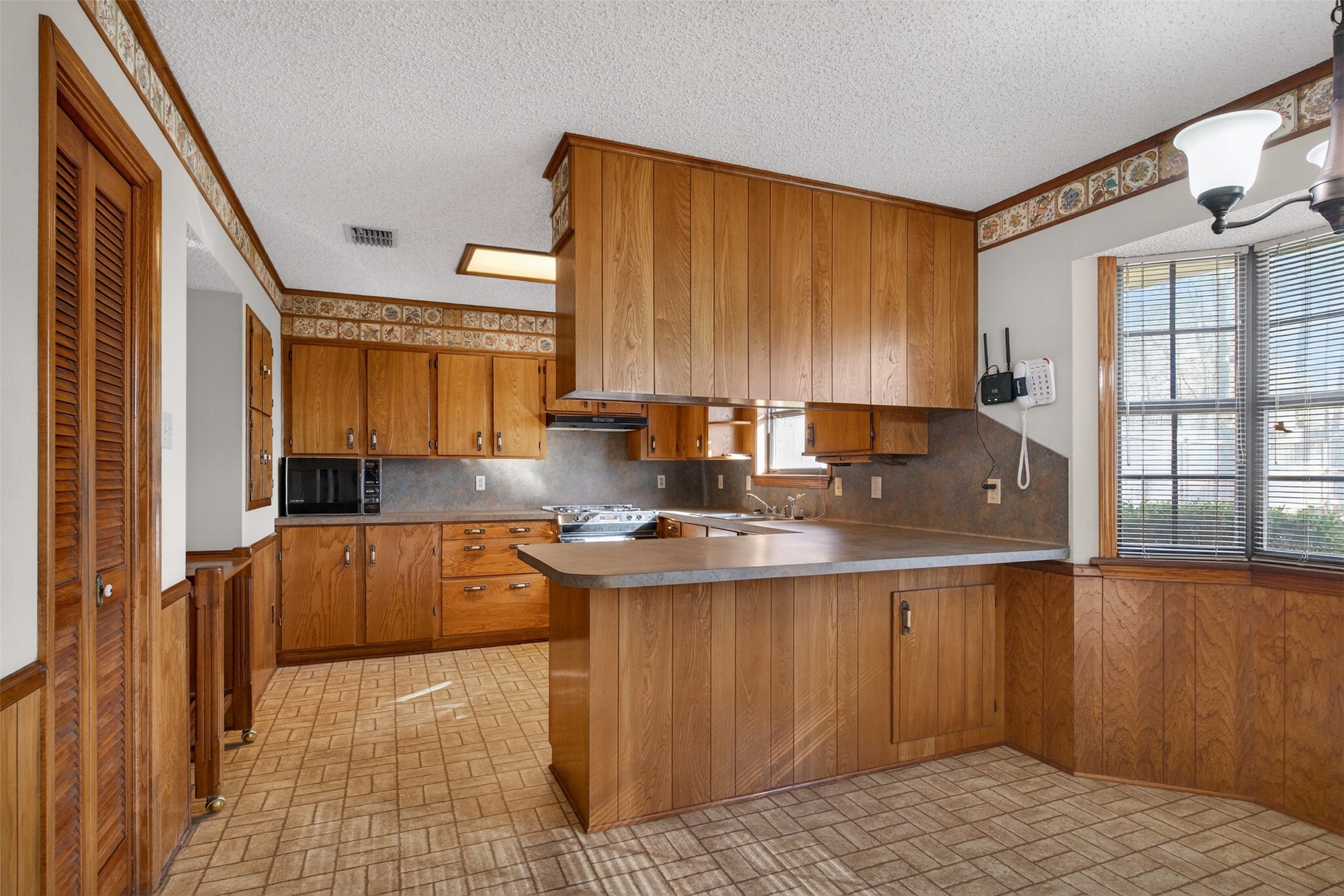 8204 Heatherbrook Circle