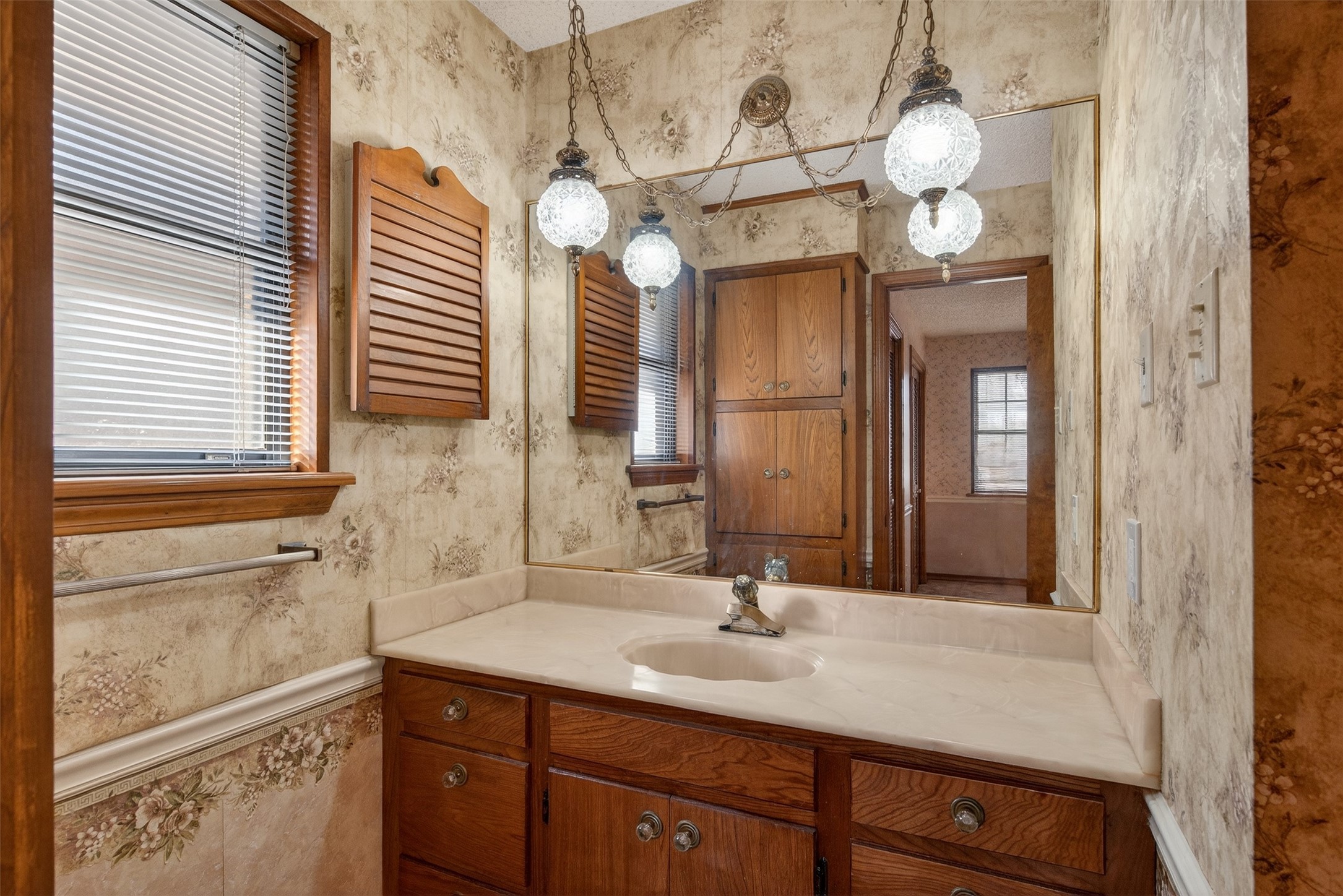 8204 Heatherbrook Circle