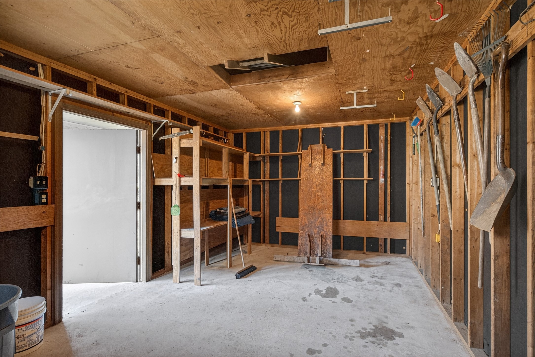8204 Heatherbrook Circle