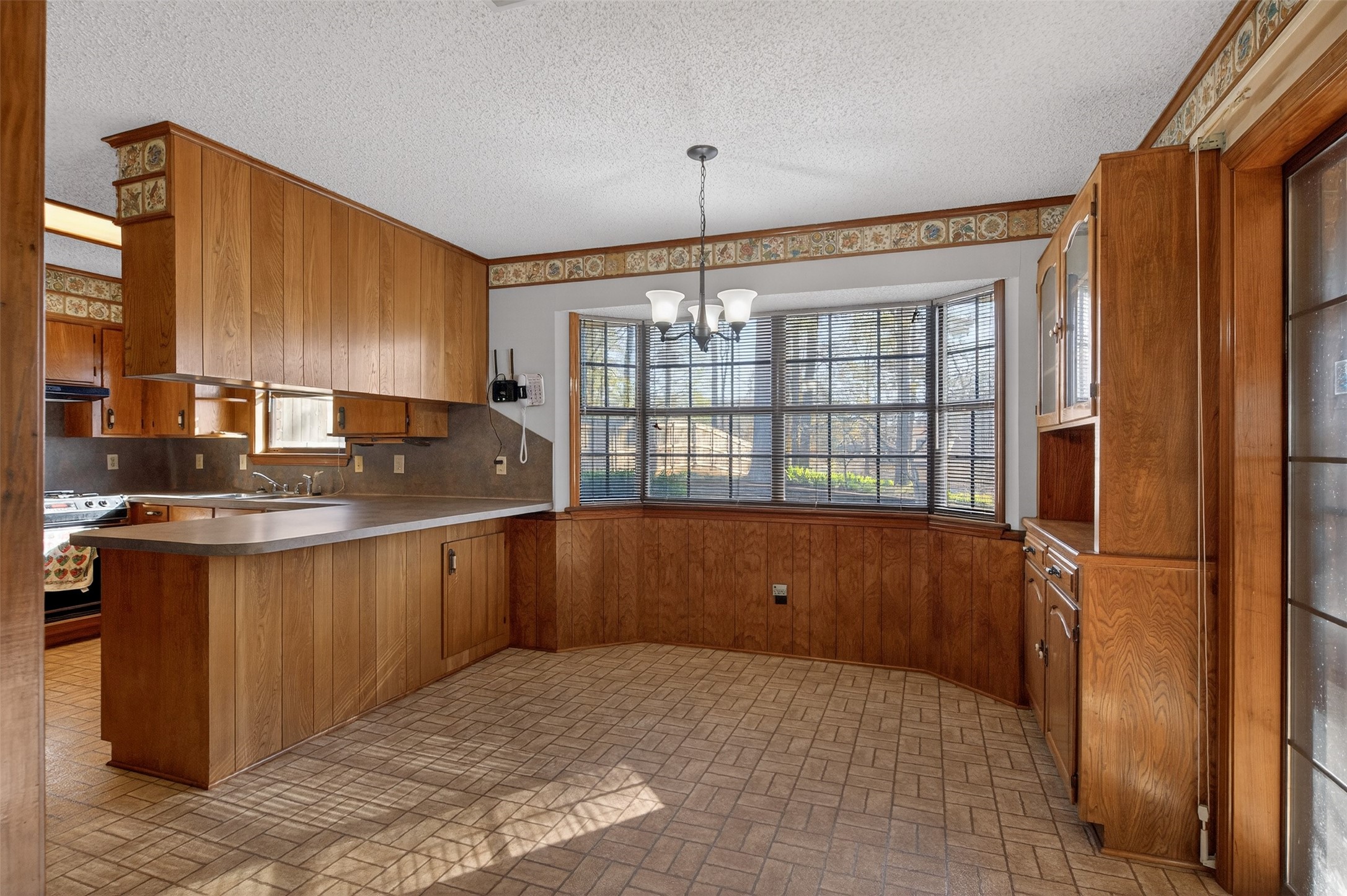 8204 Heatherbrook Circle