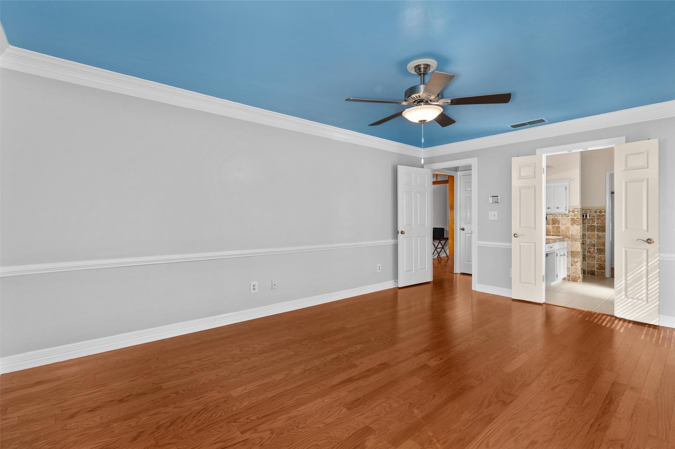 5010 Kenilworth Drive