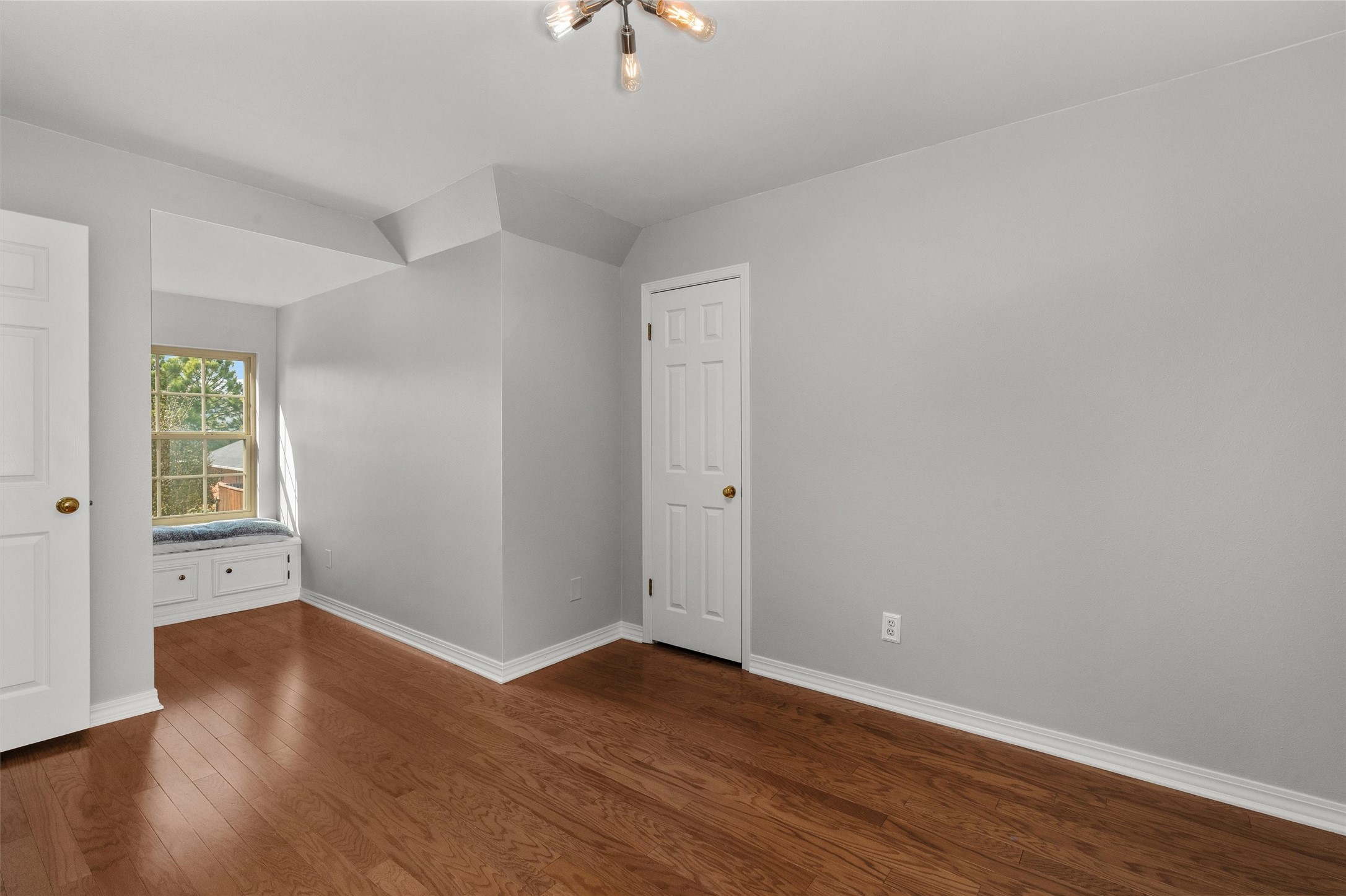 5010 Kenilworth Drive