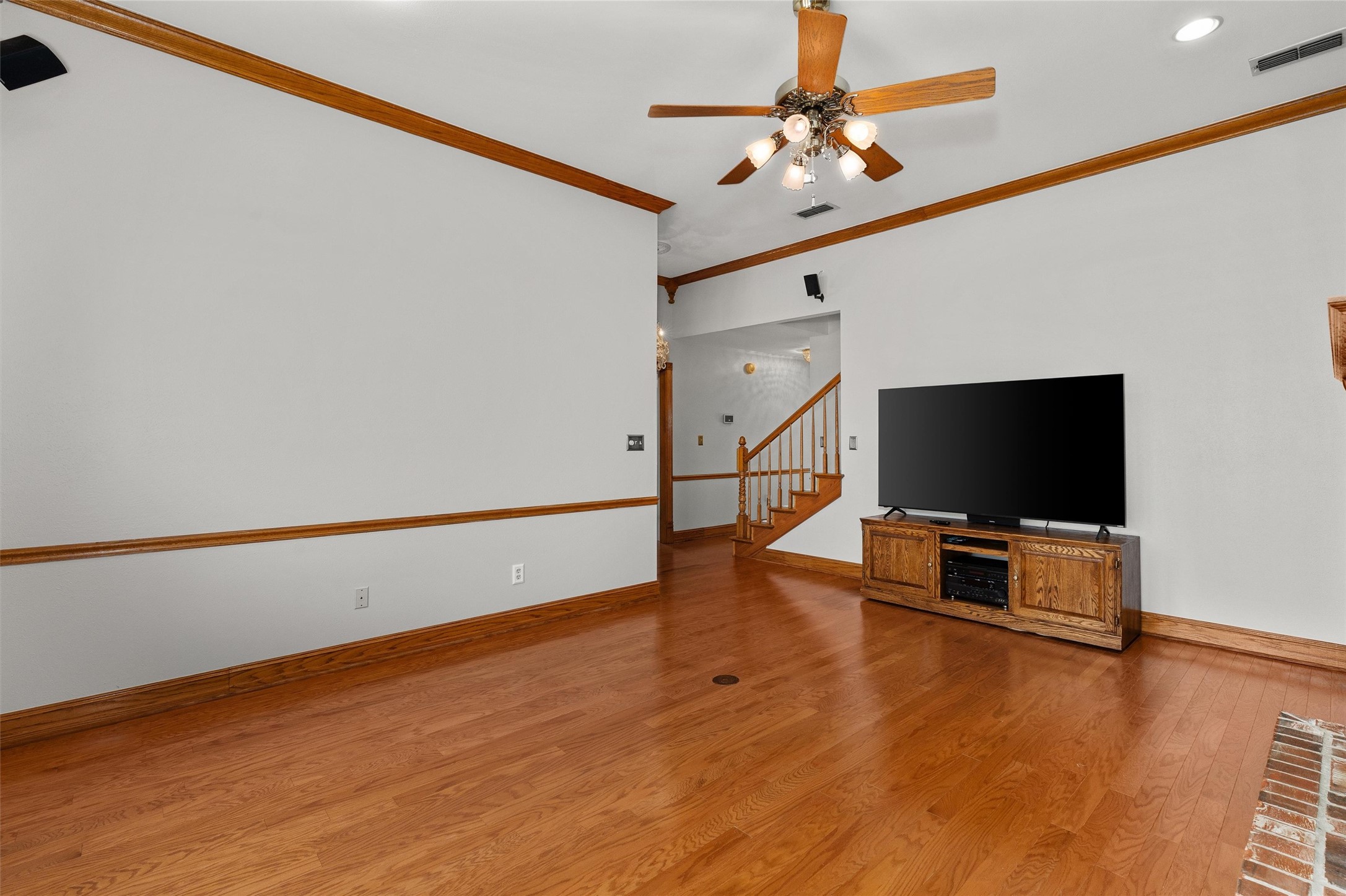 5010 Kenilworth Drive