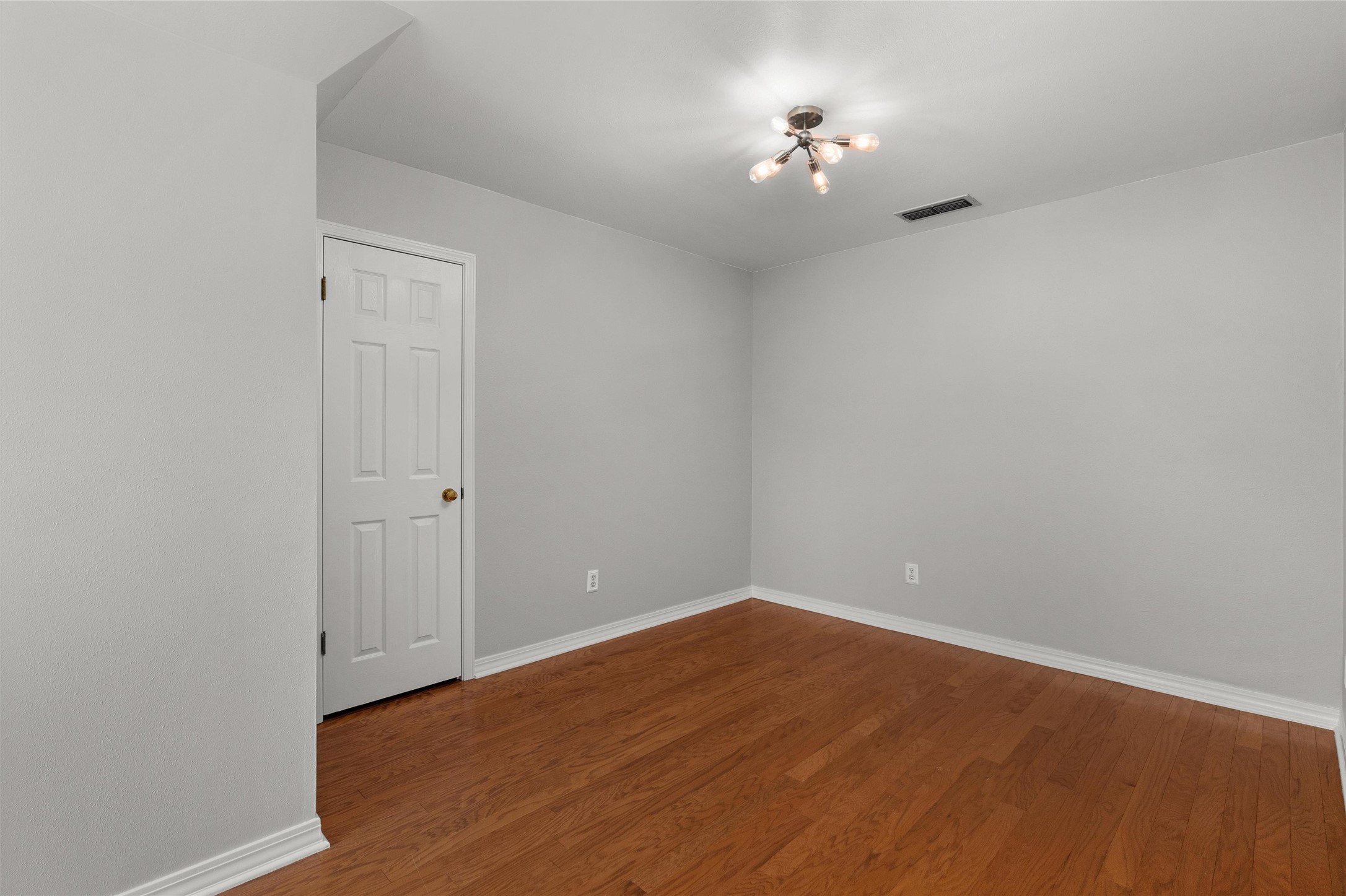 5010 Kenilworth Drive