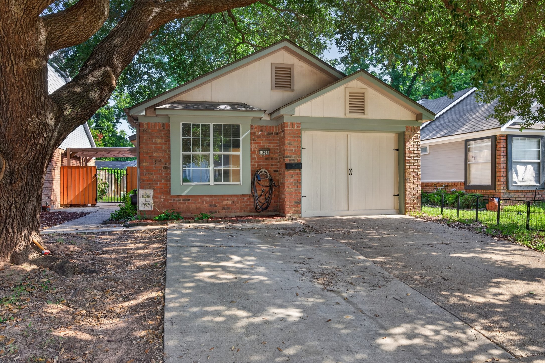 1307 Pecan Square