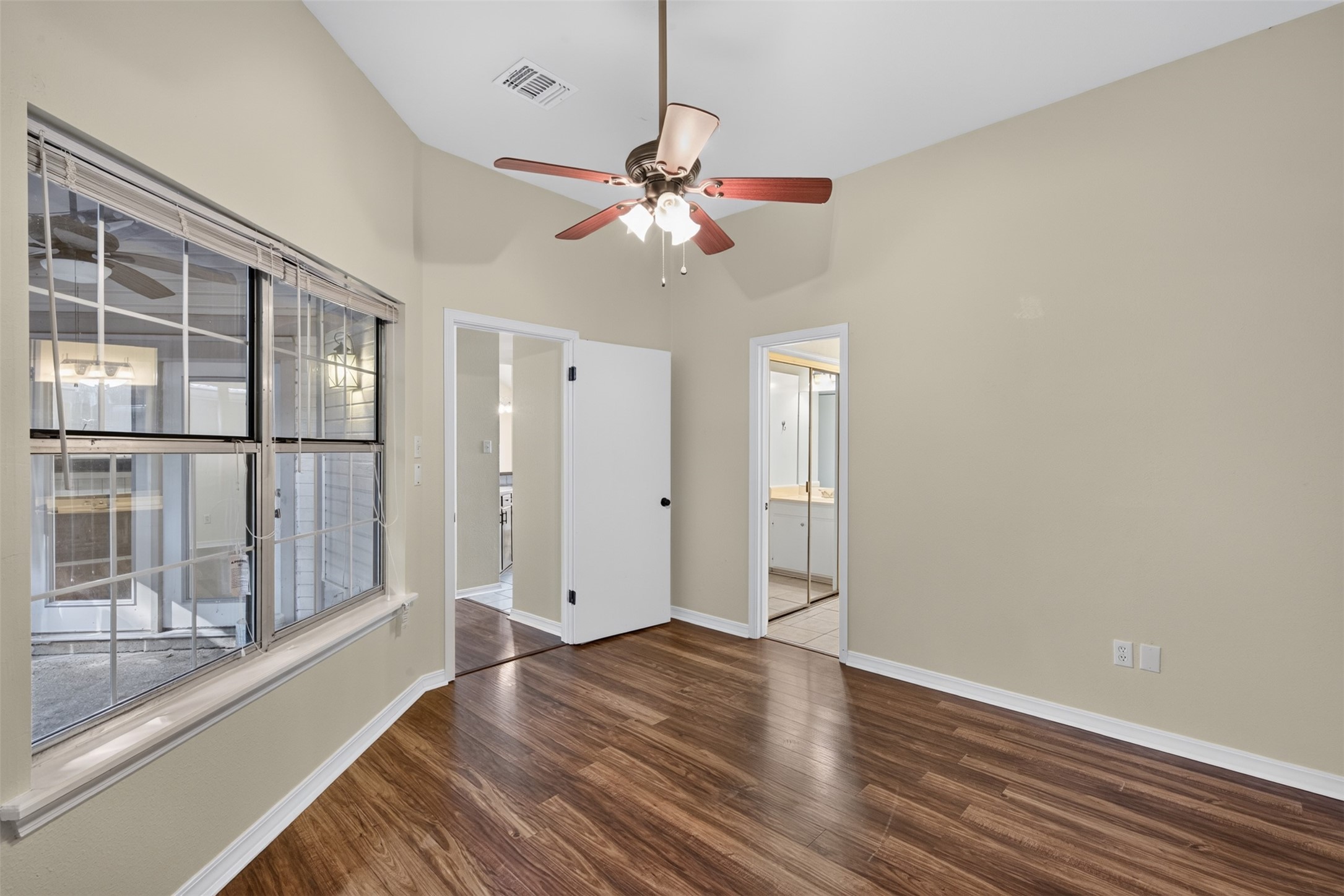 1307 Pecan Square