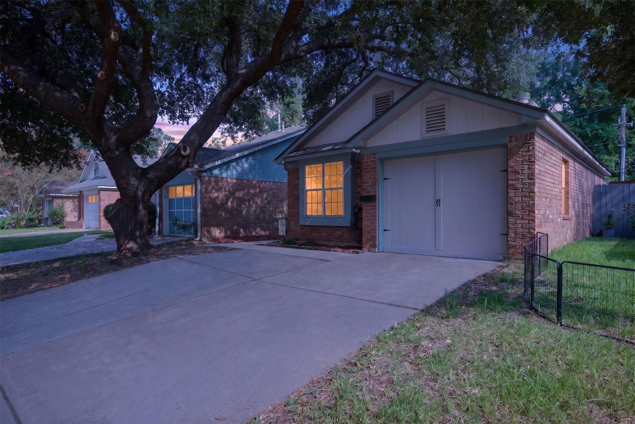 1307 Pecan Square