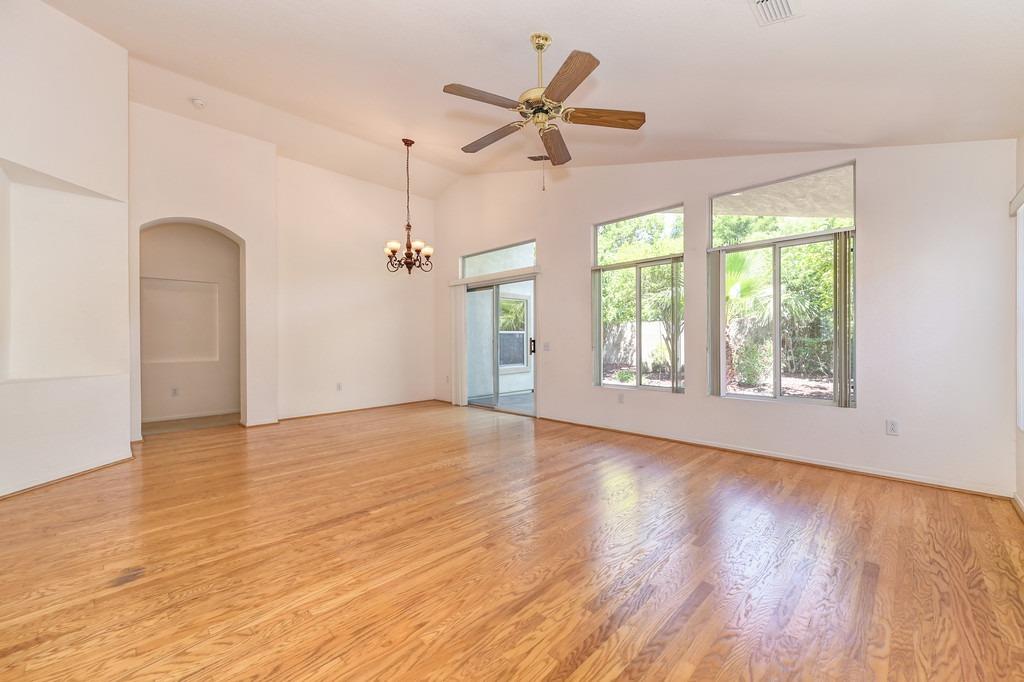 5204 Sugar Pine Loop