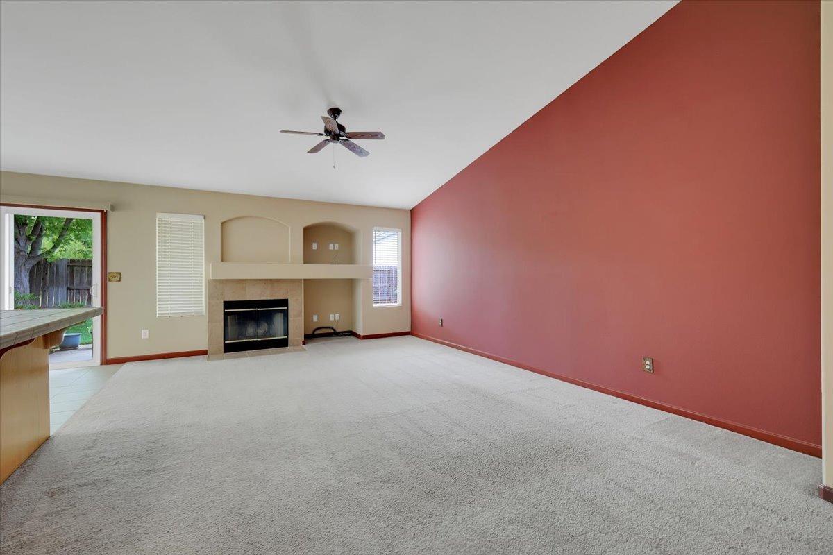 604 Carpenter Way