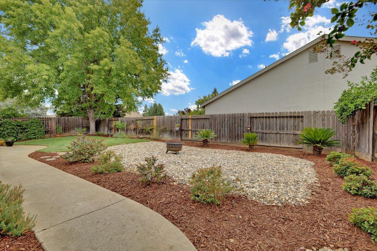 604 Carpenter Way