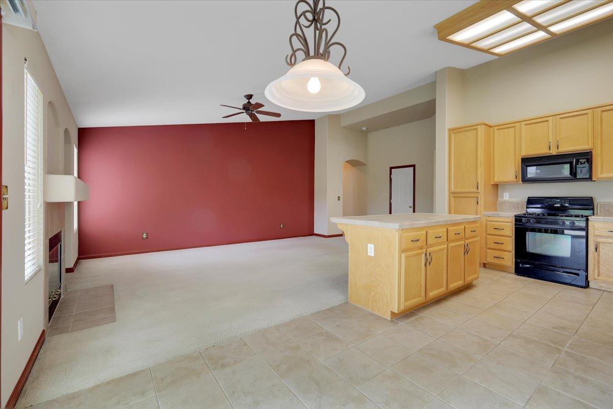 604 Carpenter Way