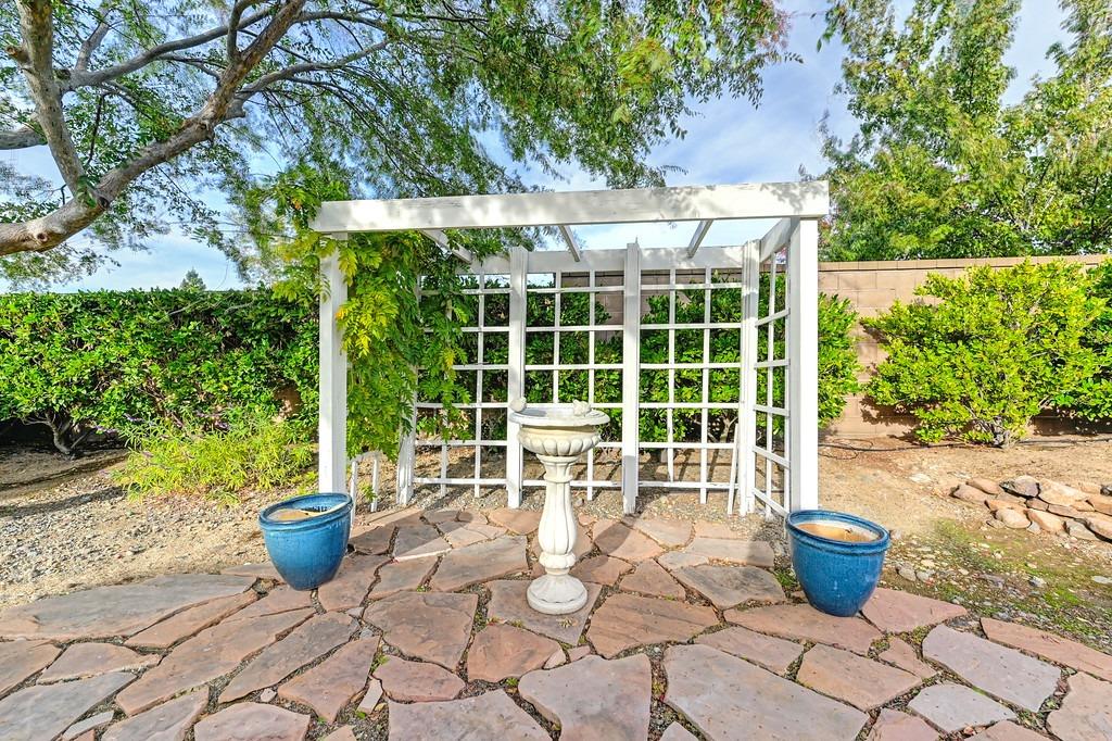 2440 Fountain Hill Loop