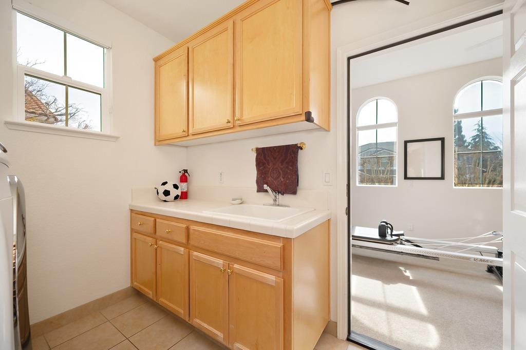 11005 Blue Wing Place