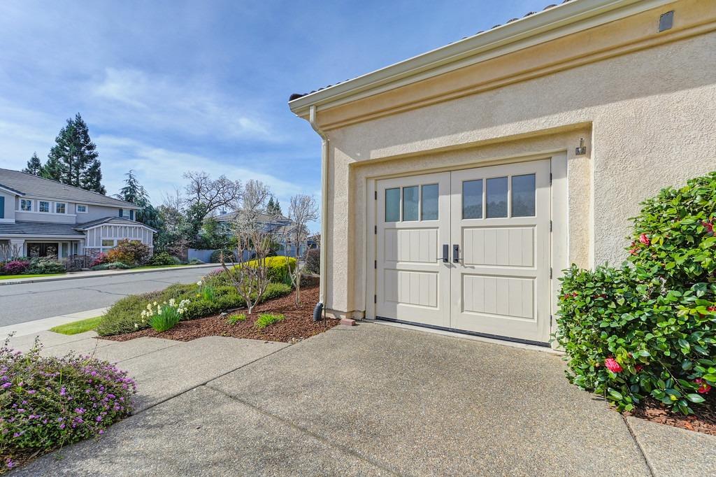 11005 Blue Wing Place